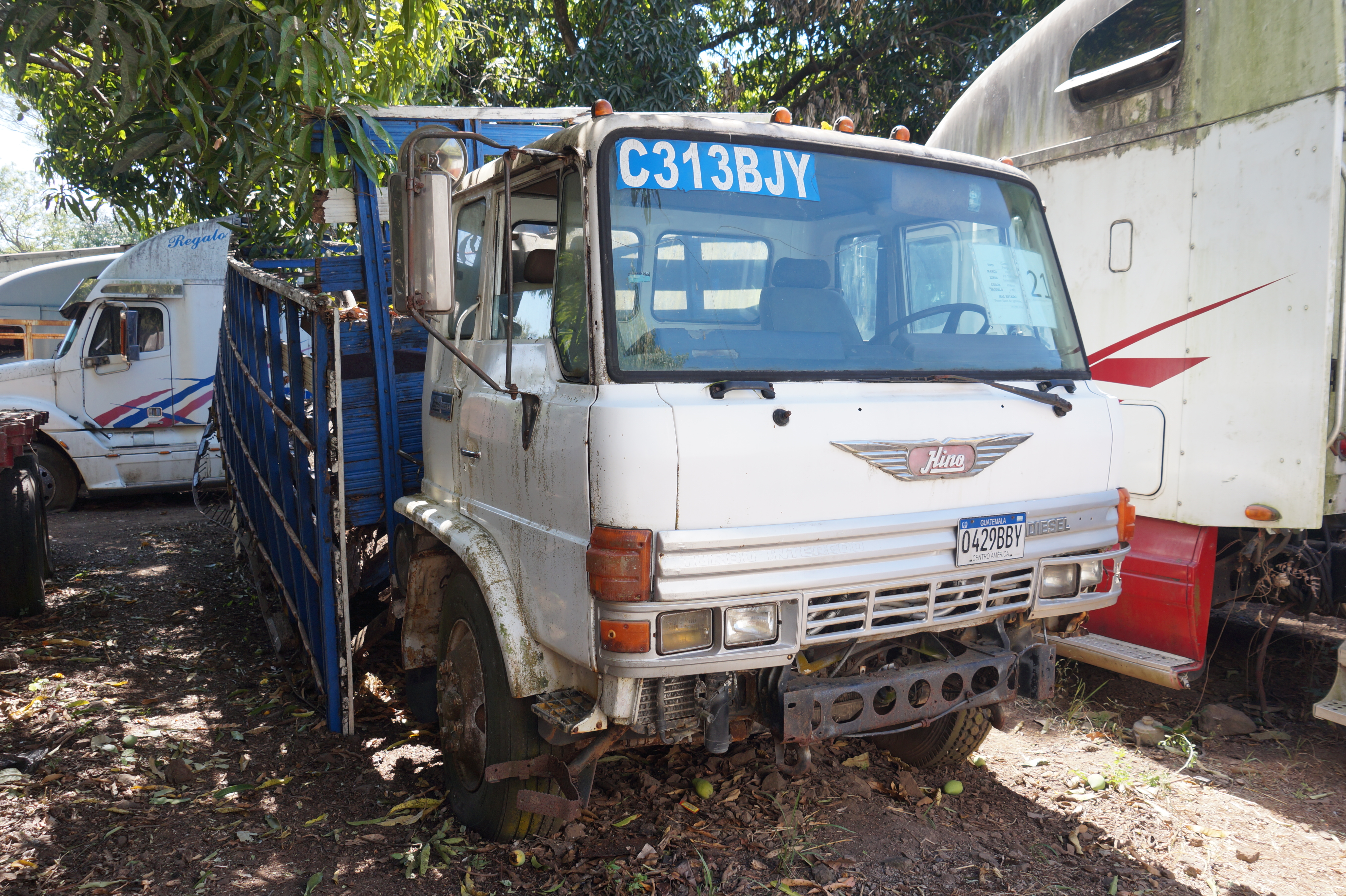 Camión Furgón Hino FE Turbo Intercooler 1992 (lote 01)