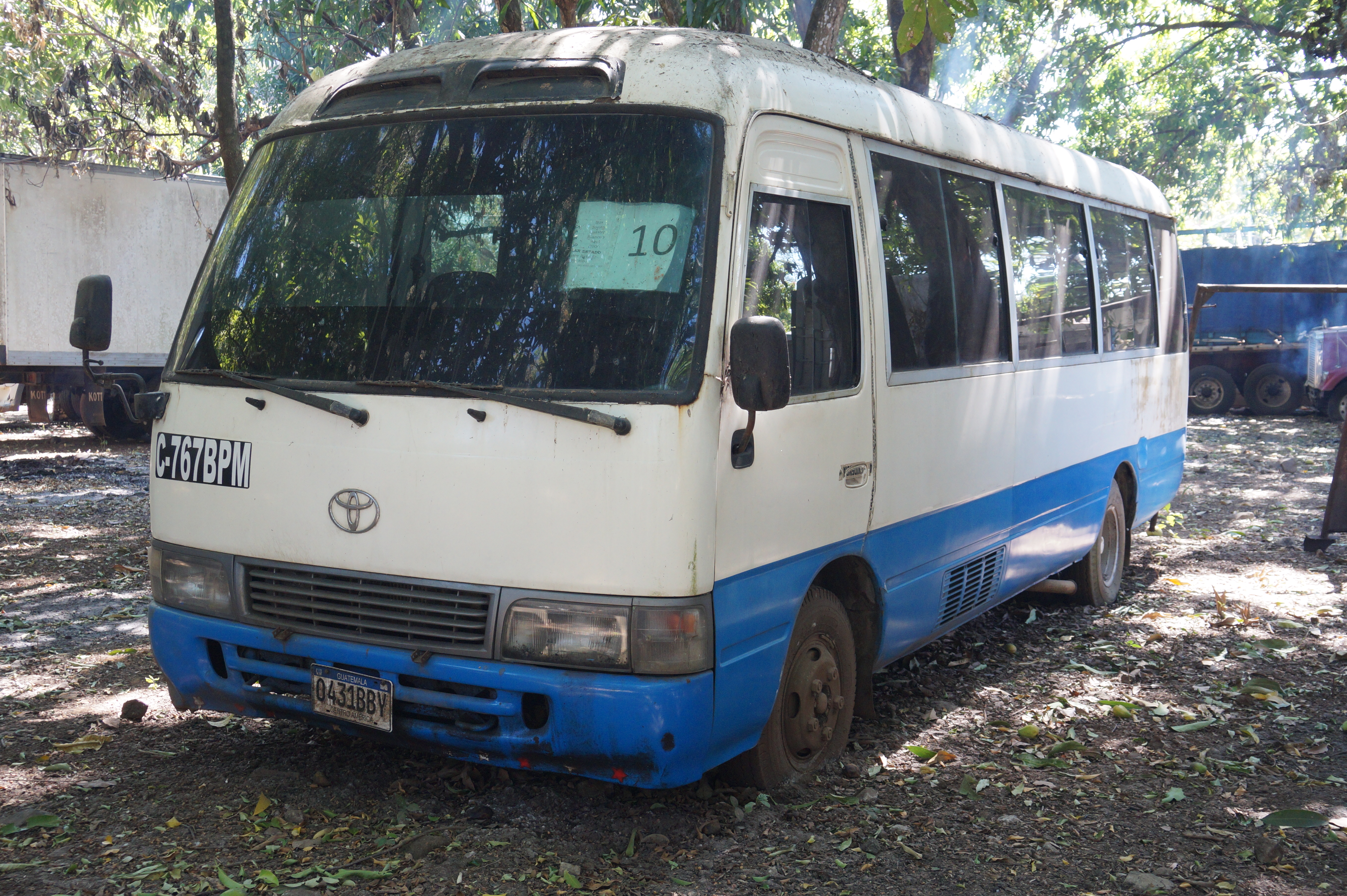 Bus Toyota Coaster 2006 (lote 03), fotografía 2