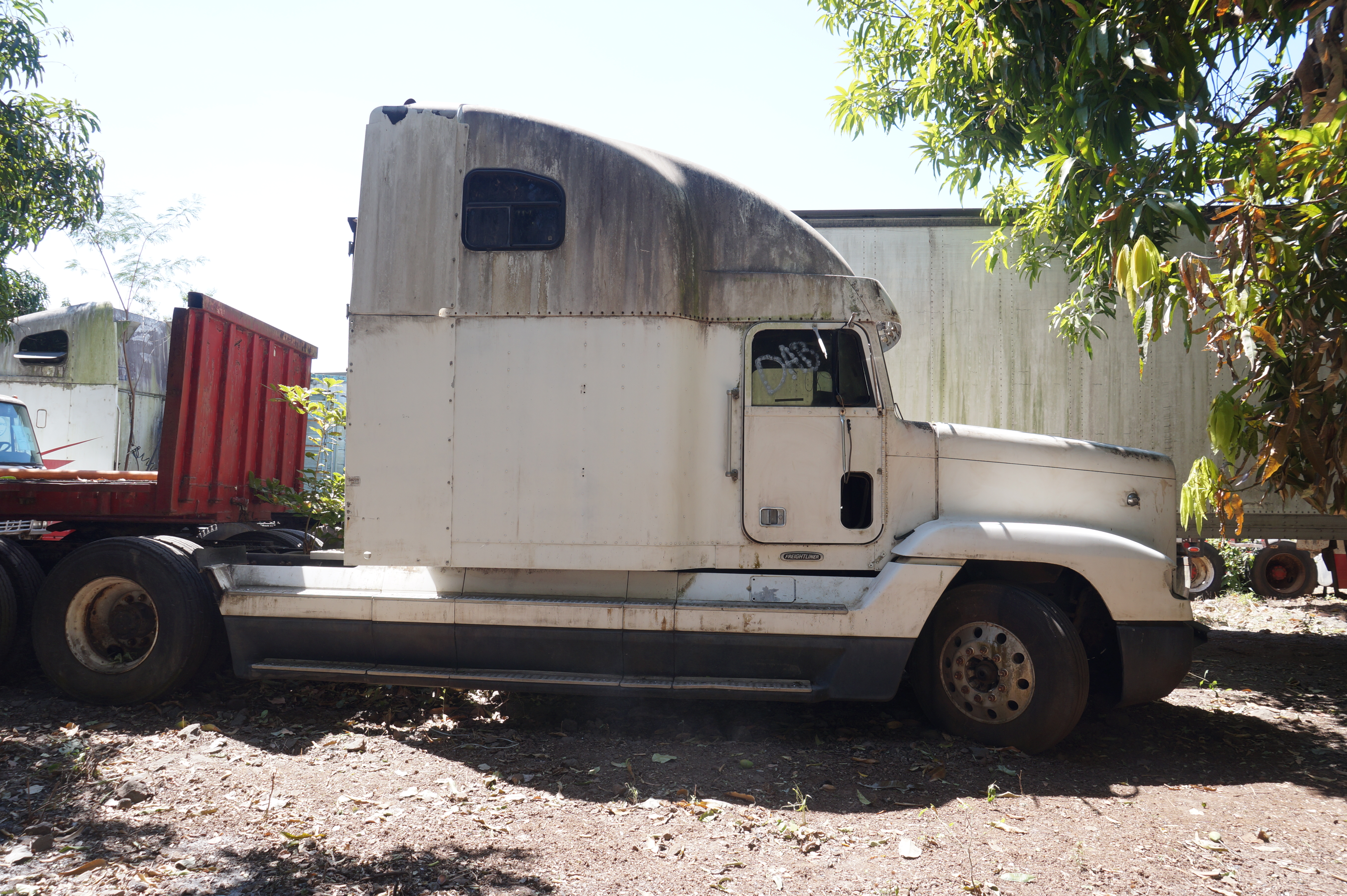 Cabezal Freightliner D120064ST 1998 (lote 06), fotografía 2
