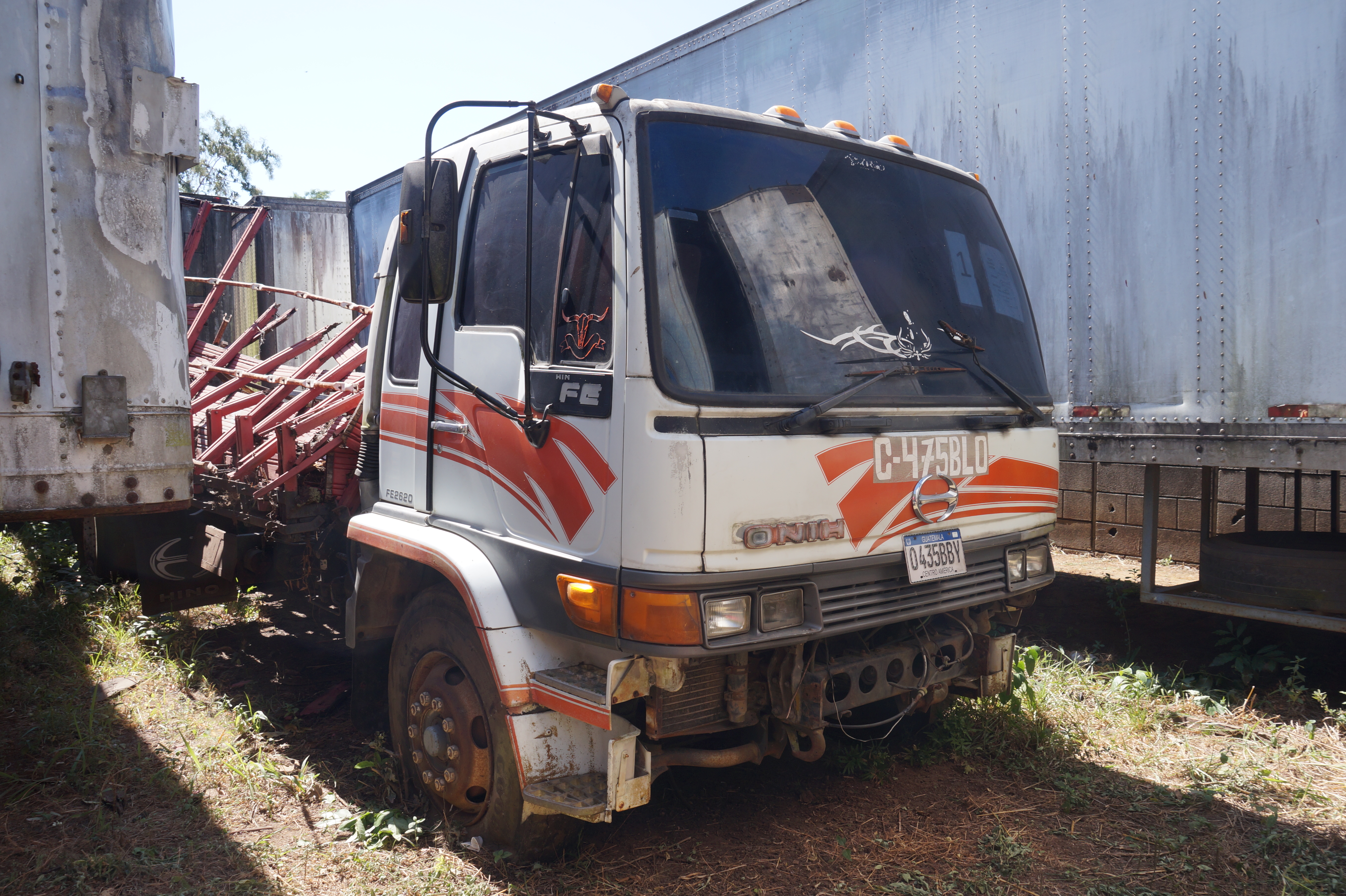 Camión Hino FE2620 2001 (lote 15)