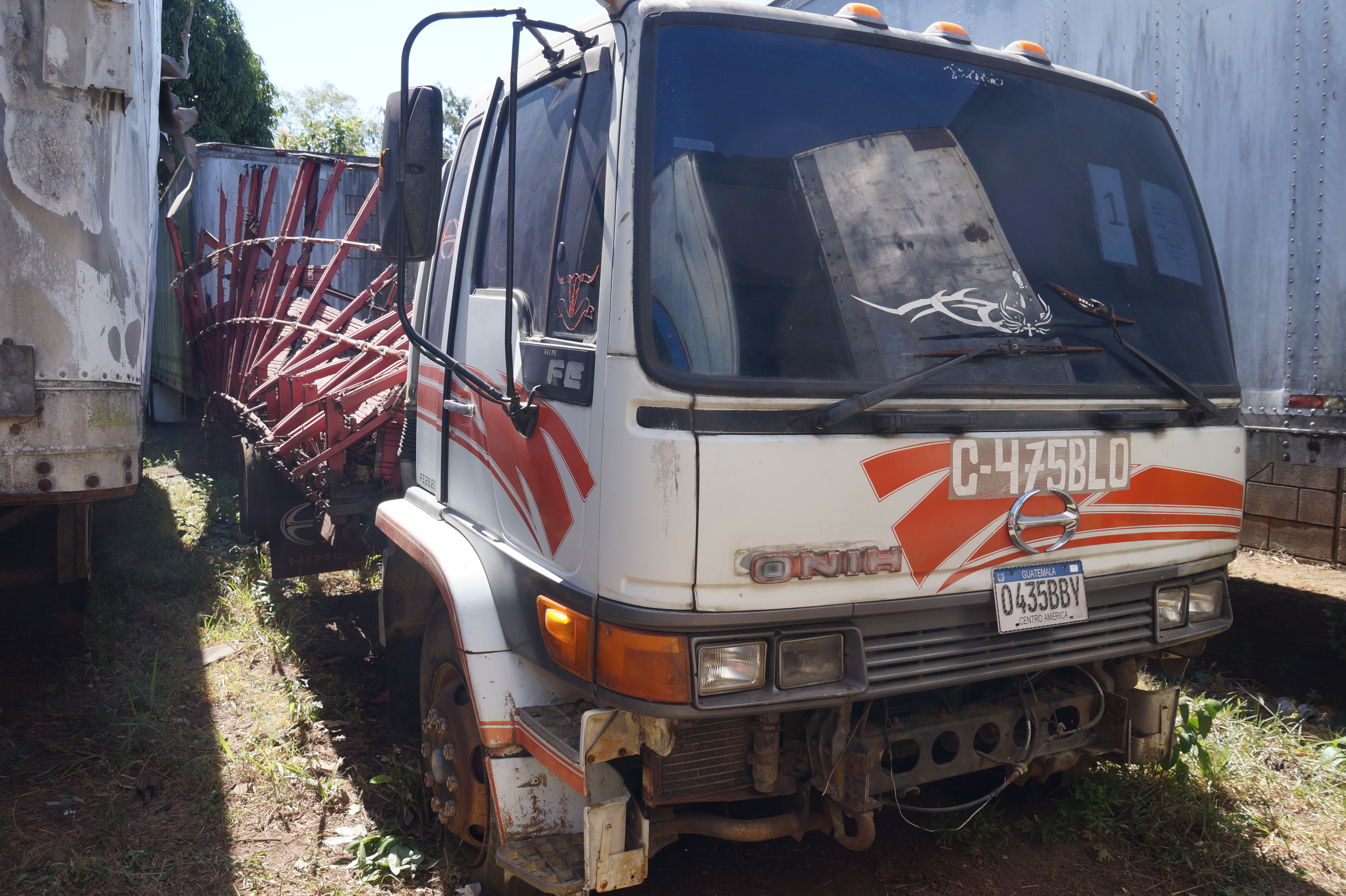 Camión Hino FE2620 2001 (lote 15), fotografía 2