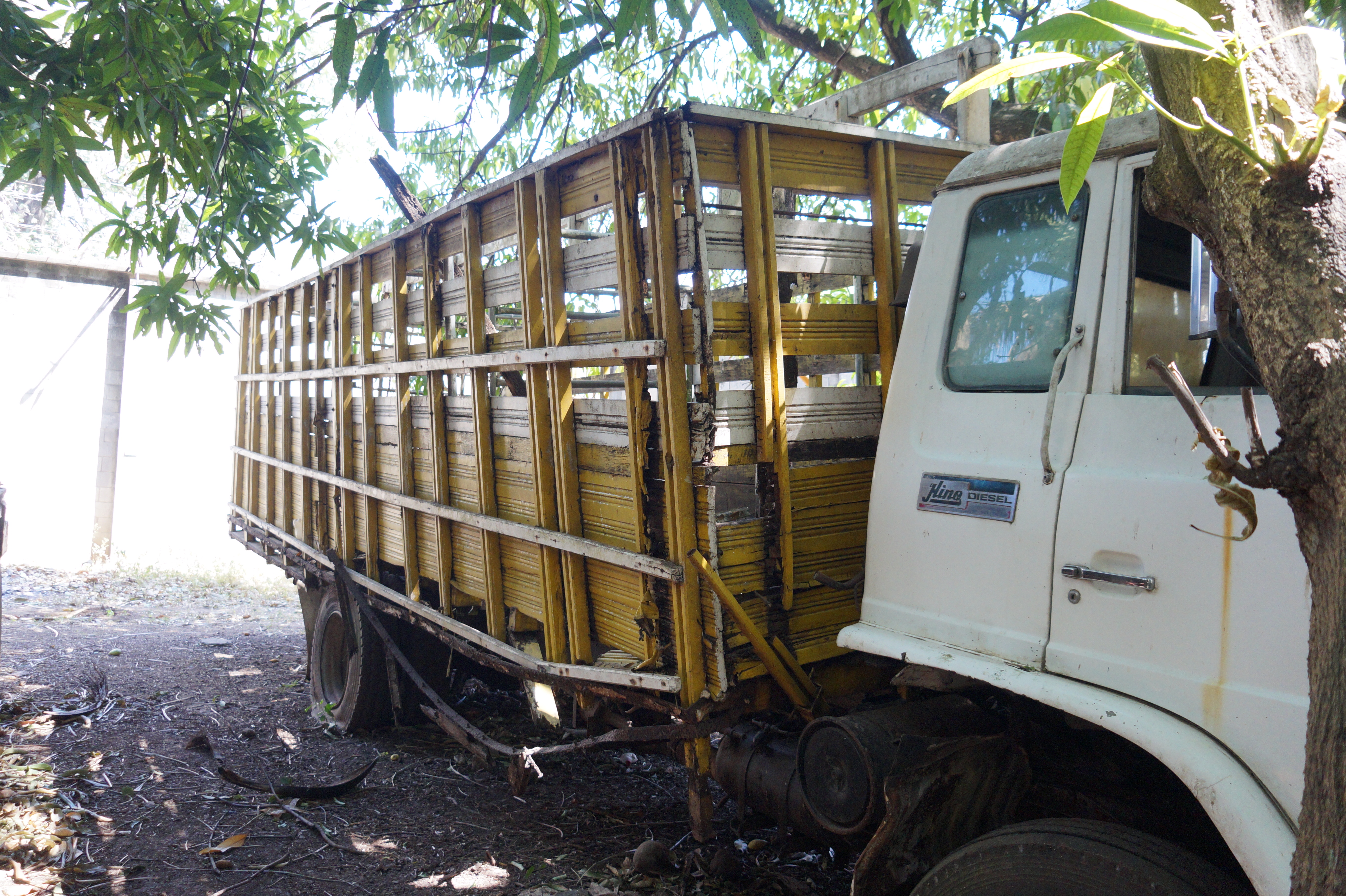 Camión Hino Fe Turbo Interc 1992 (lote 21), fotografía 3