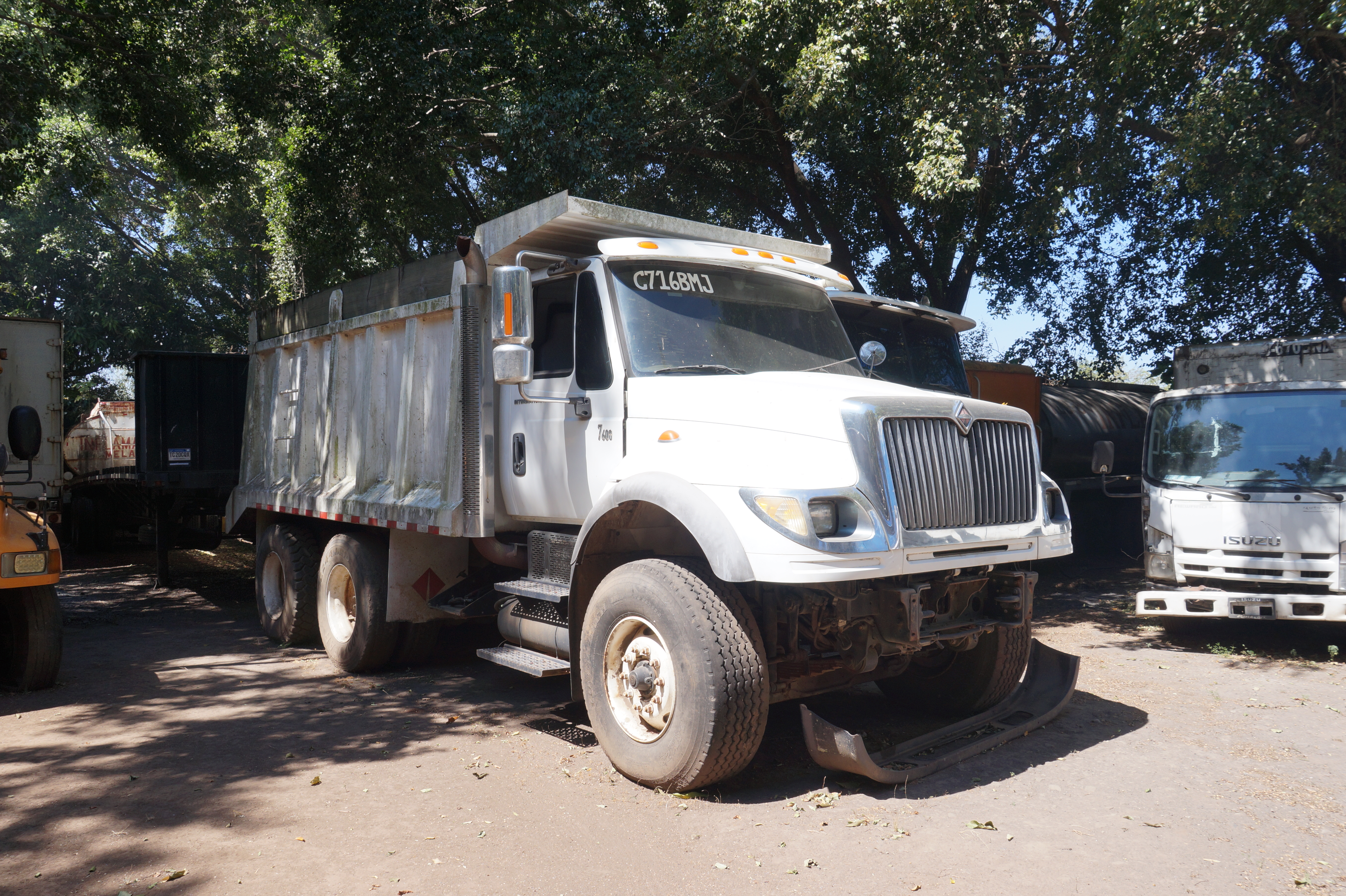 Camión Volteo International 7600 6X4 2009 (lote 25)