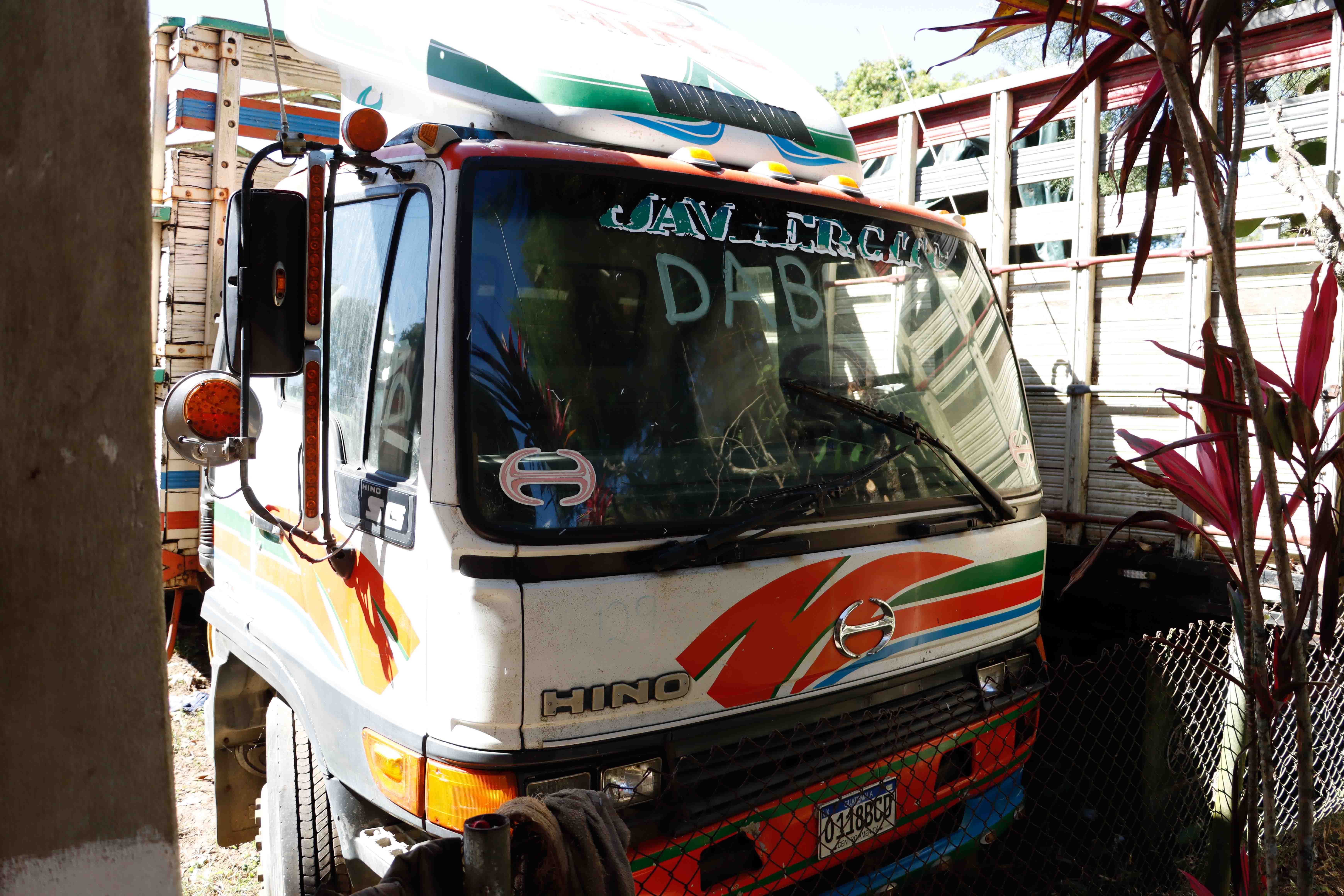 Camión Hino SG 3325 Turbo Intercooler 2002 (lote 06)