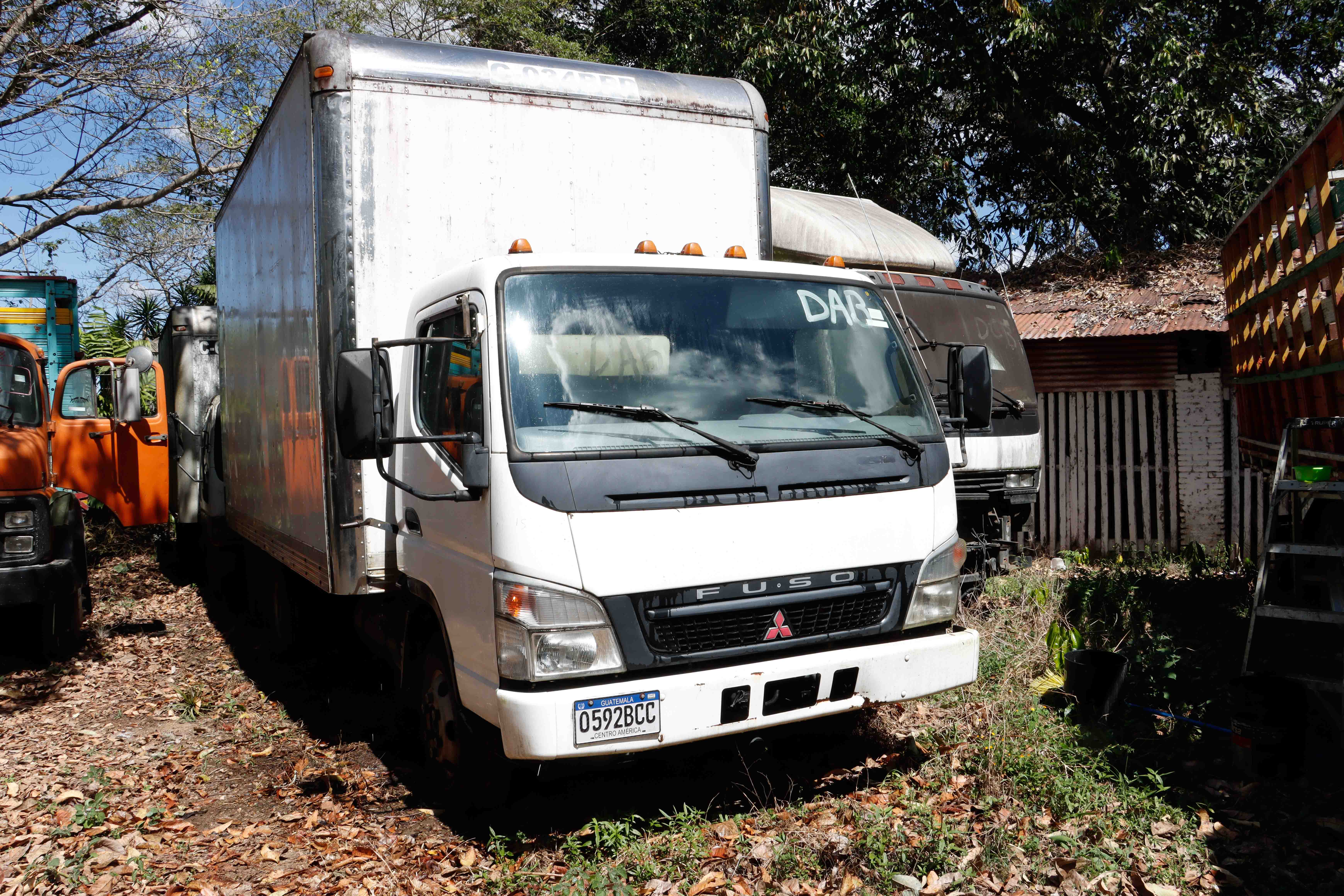 Camión Furgón Mitsubishi Fuso FE84D 2005 (lote 13)