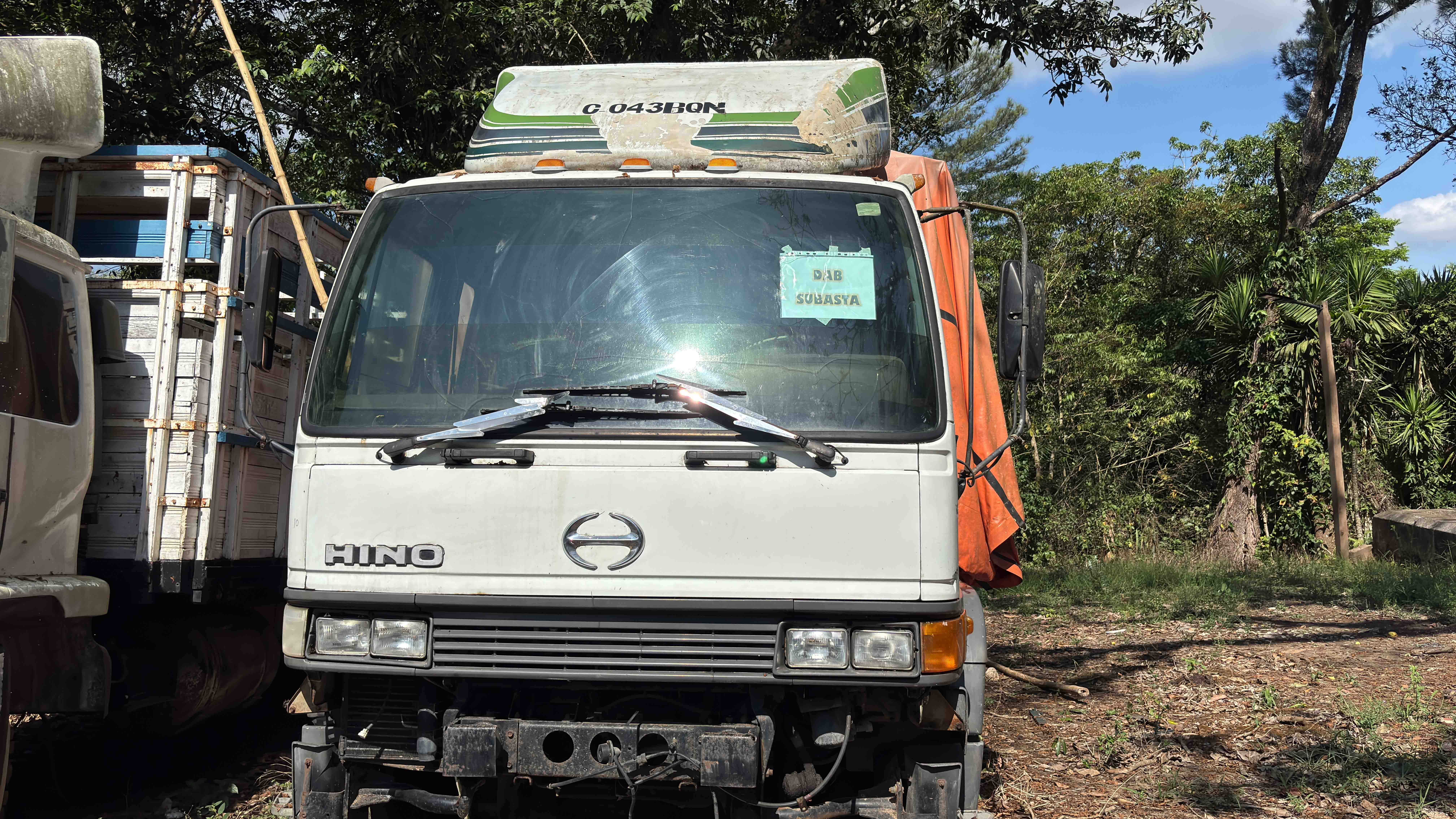 Camión Hino FE2620 2004 (lote 15)