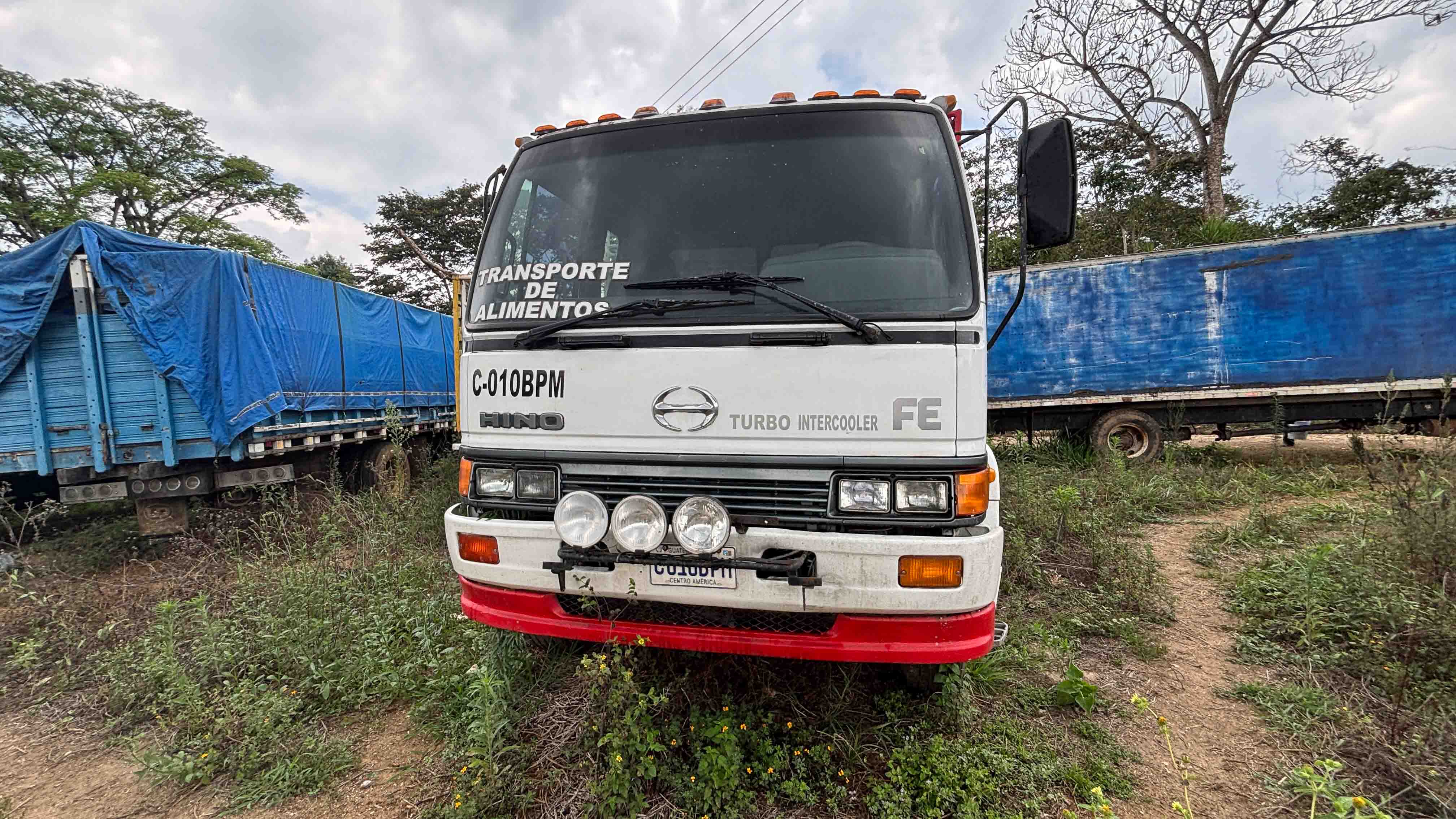 Camión Hino FE2620 1999 (lote 21)