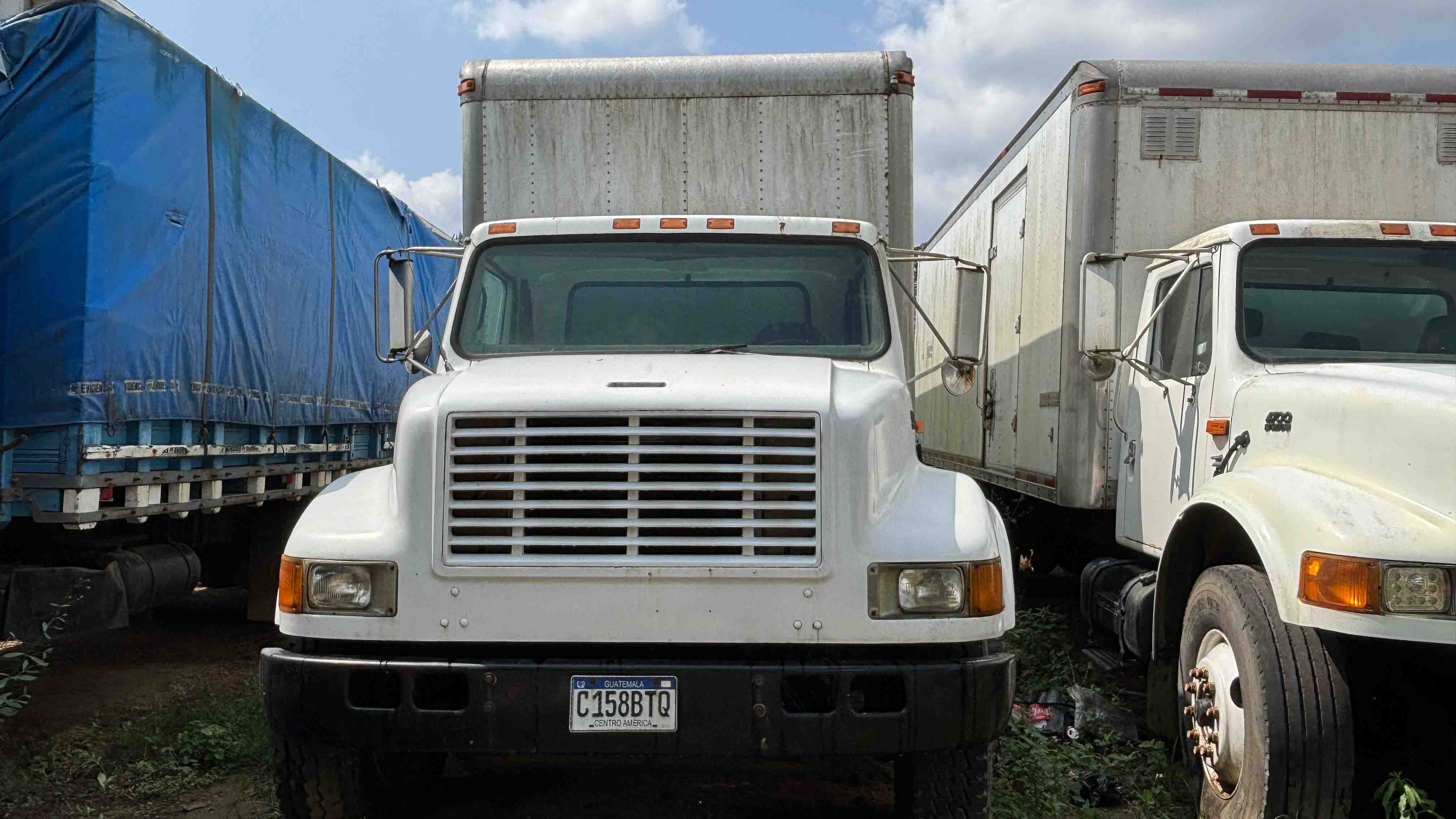 Camión Furgón International 4900 DT466E 1998 (lote 28)