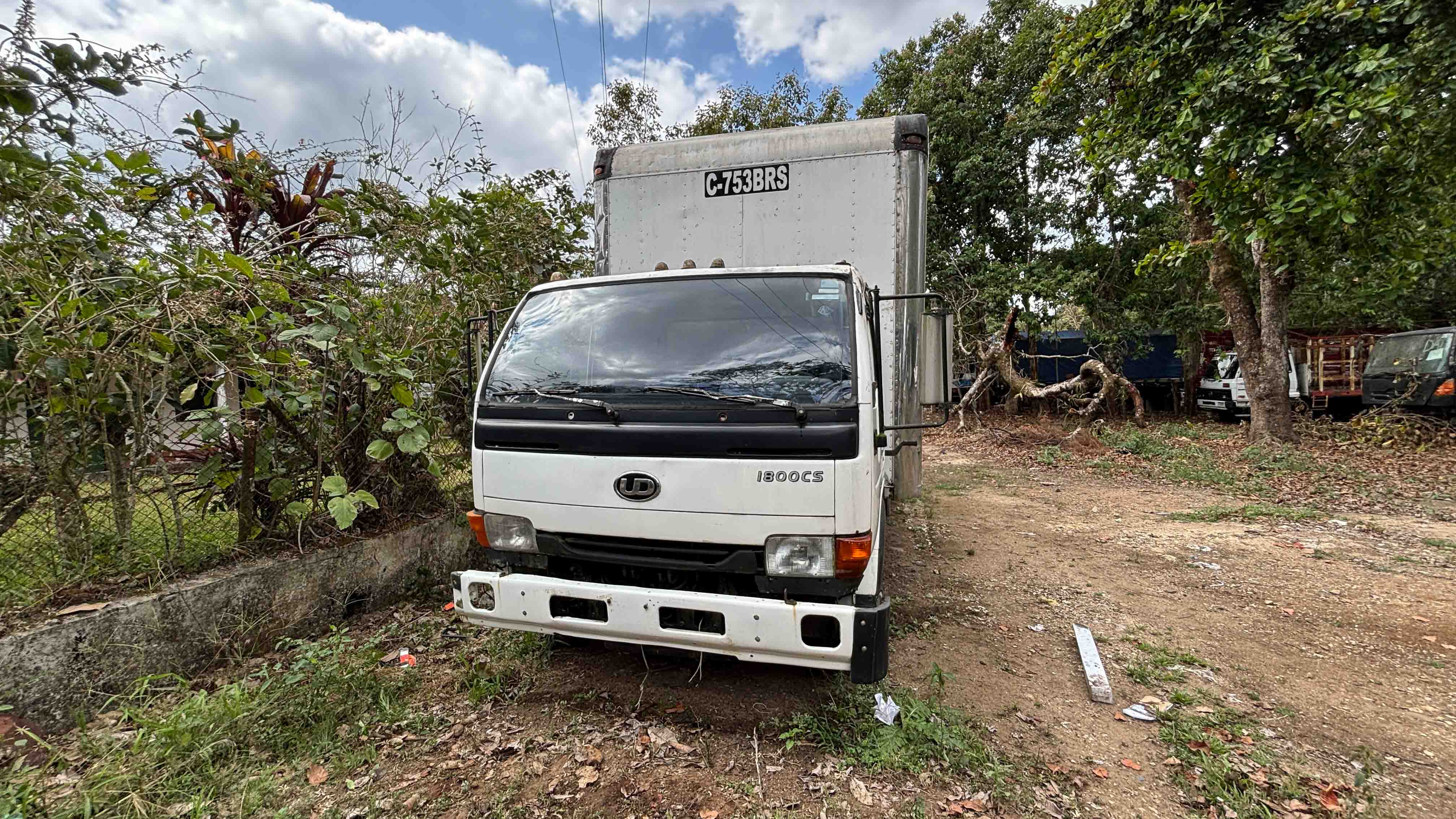 Camión UD Nissan 1999 (lote 30)