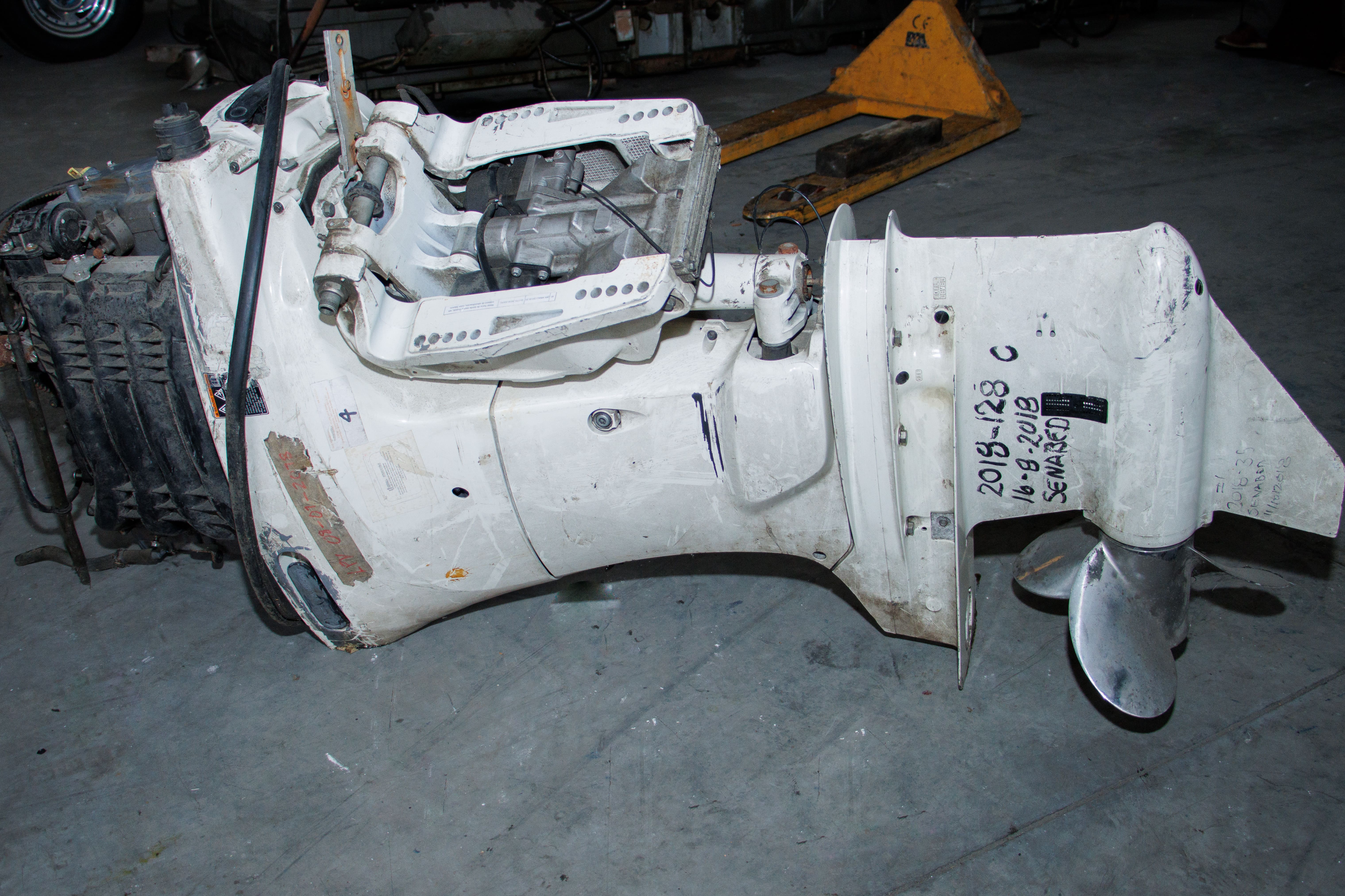 Motor marino fuera de borda Suzuki (lote 03), fotografía 2