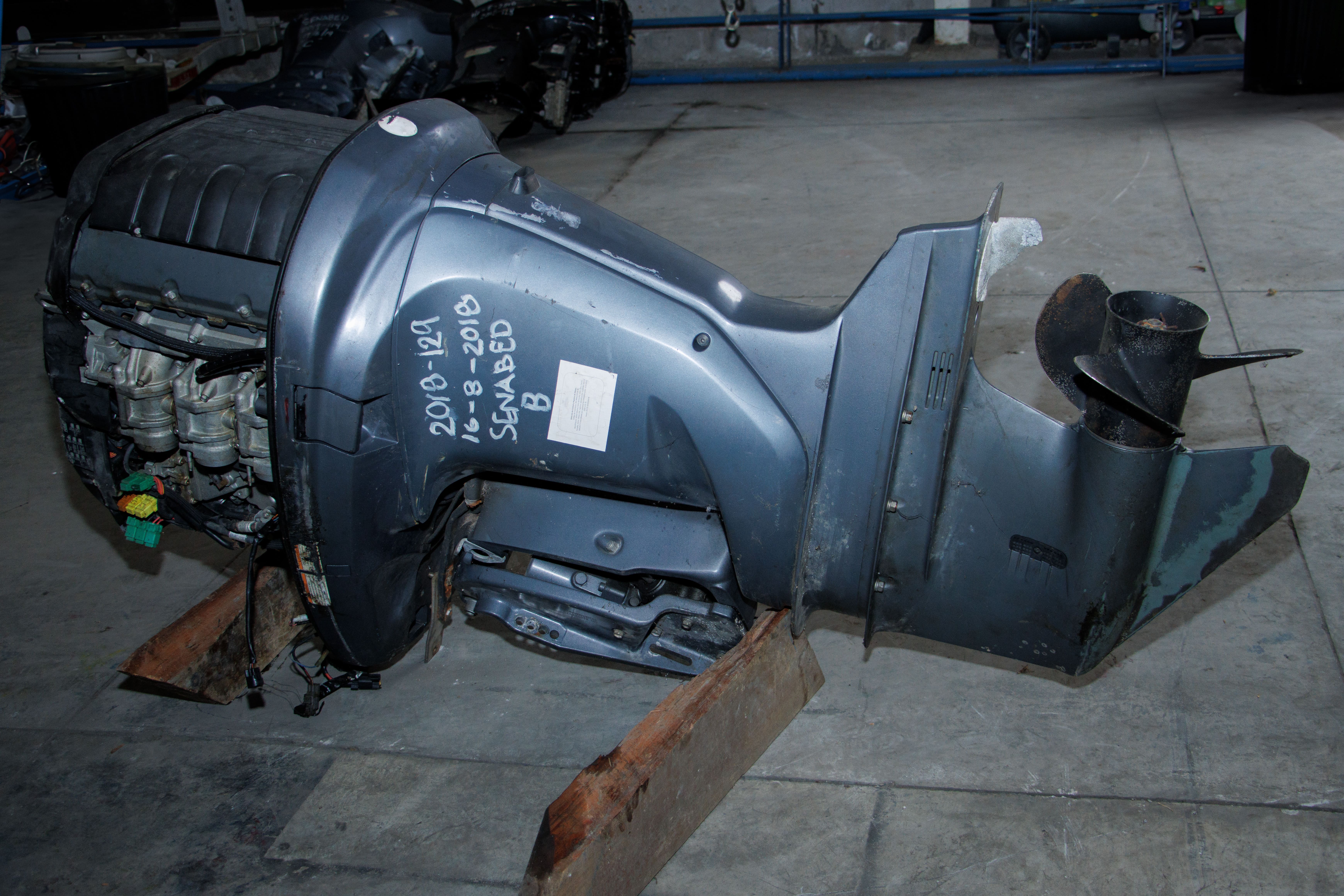 Motor marino fuera de borda Yamaha (lote 05)