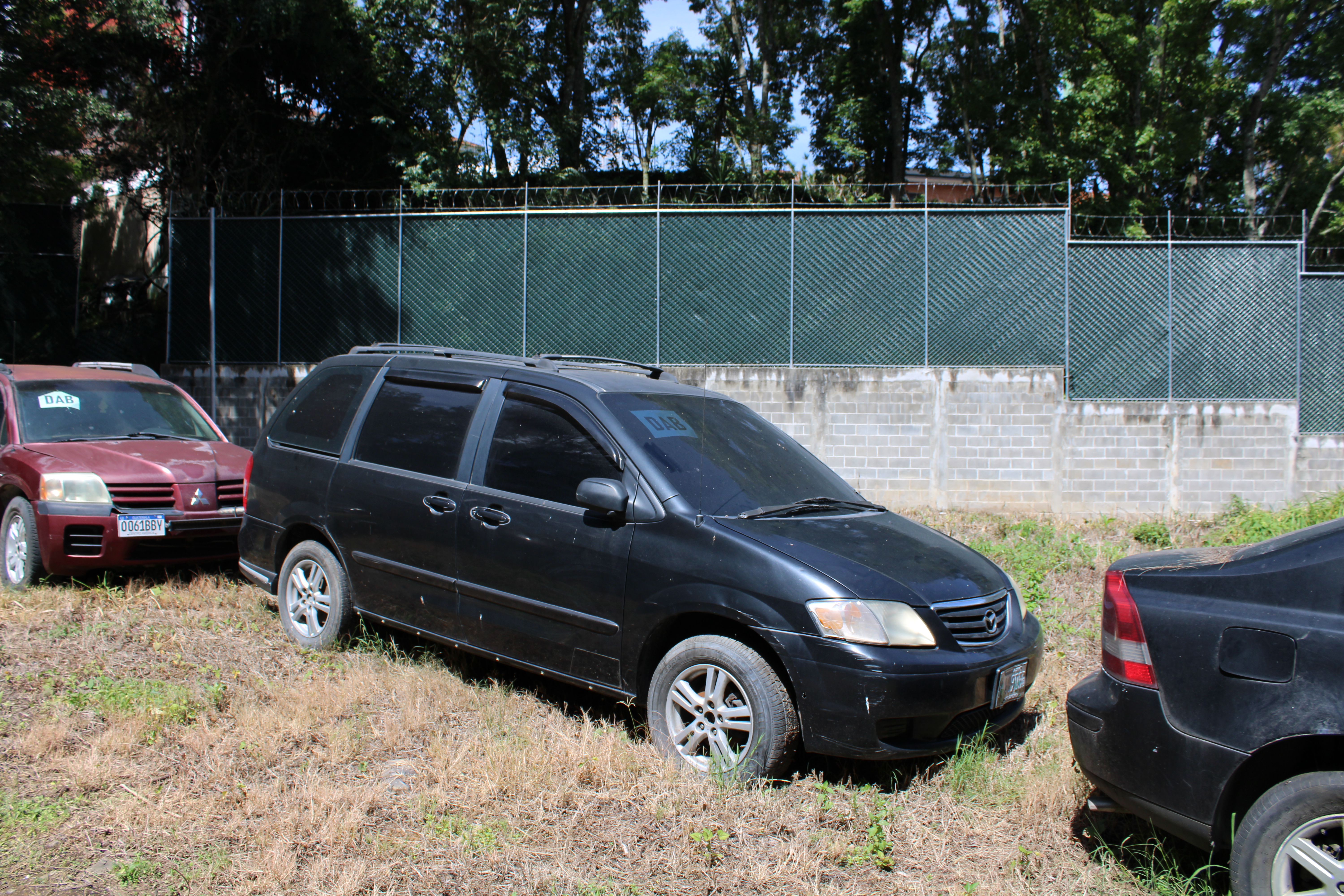 Microbús Mazda MPV LX 4X2 2000 (lote 13)