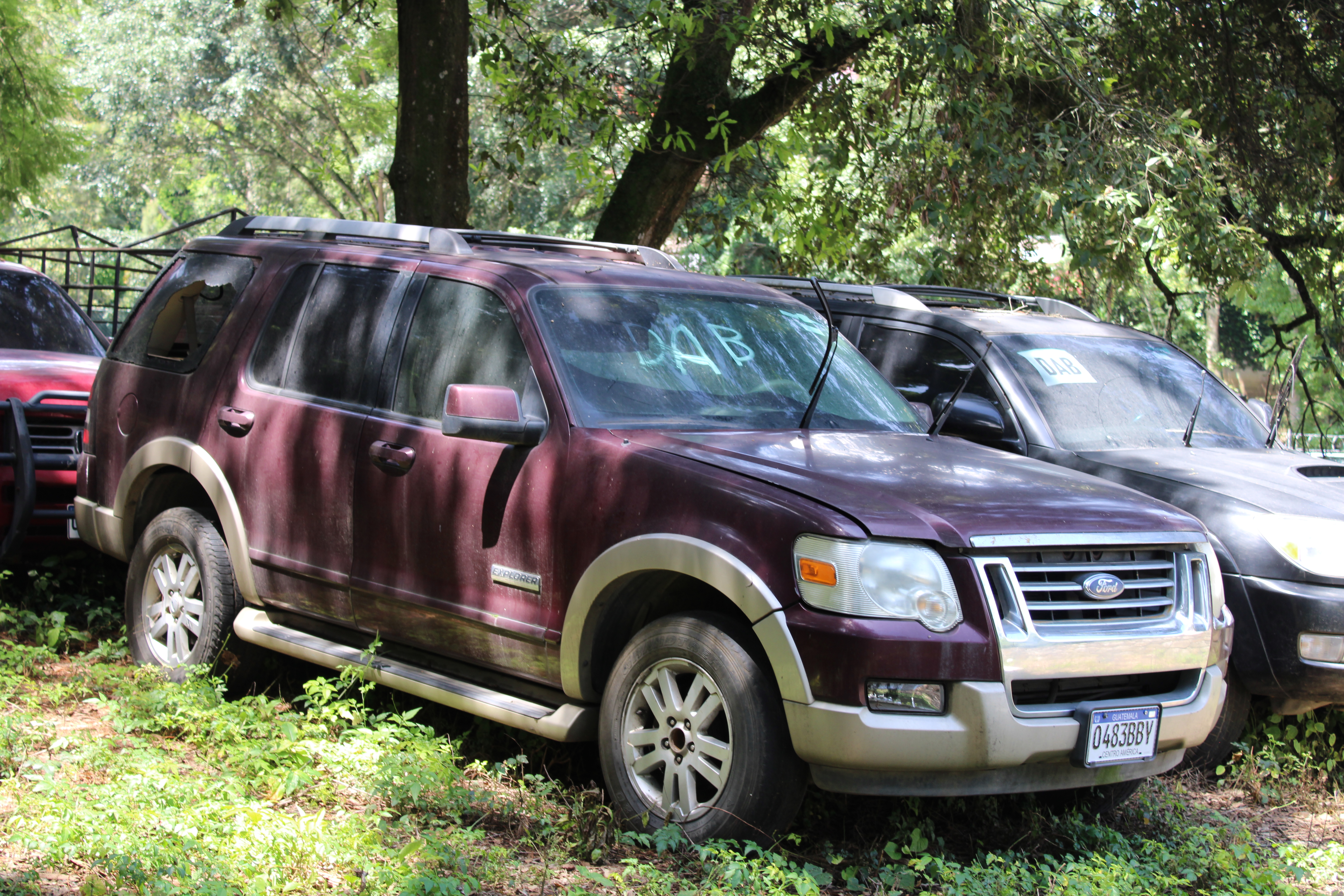 Camioneta Ford Explorer 4X4 2006 (lote 21)
