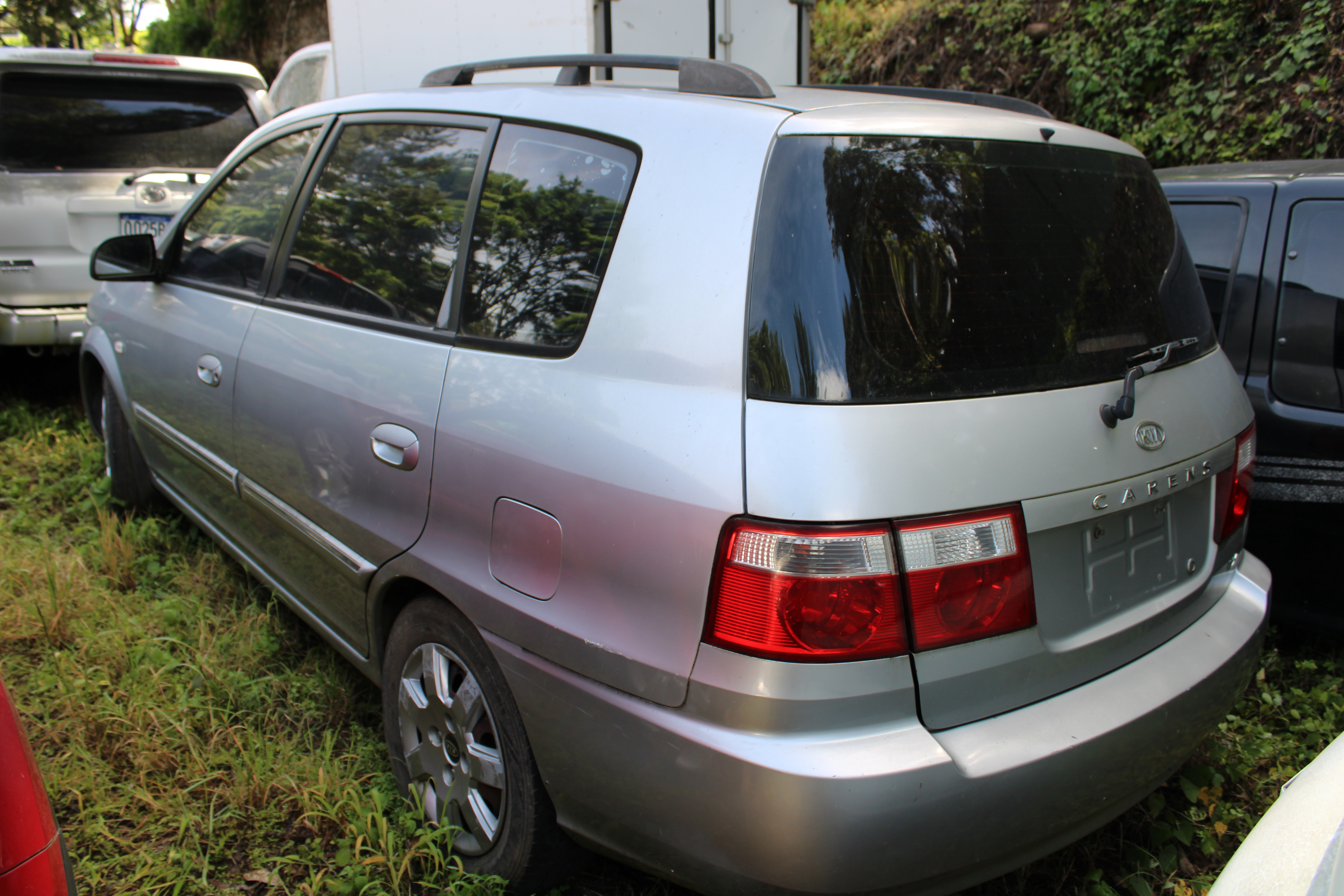 Camionetilla Kia Carens LX 2003 (lote 24), fotografía 3