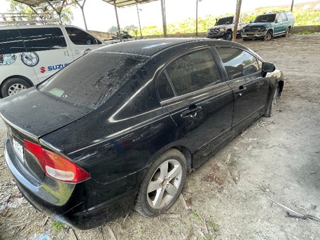 Automóvil Honda Civic EX 2006 (lote 06)