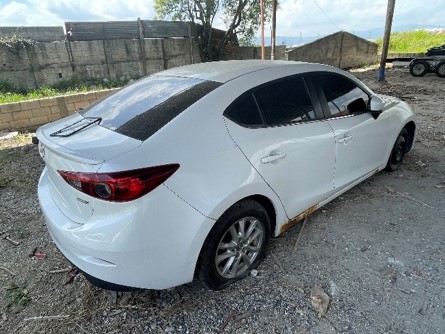 Automóvil Mazda Mazda3 i Touring 2014 (lote 08)