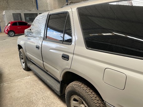Camioneta Toyota 4Runner 2WD 2000 (lote 13)