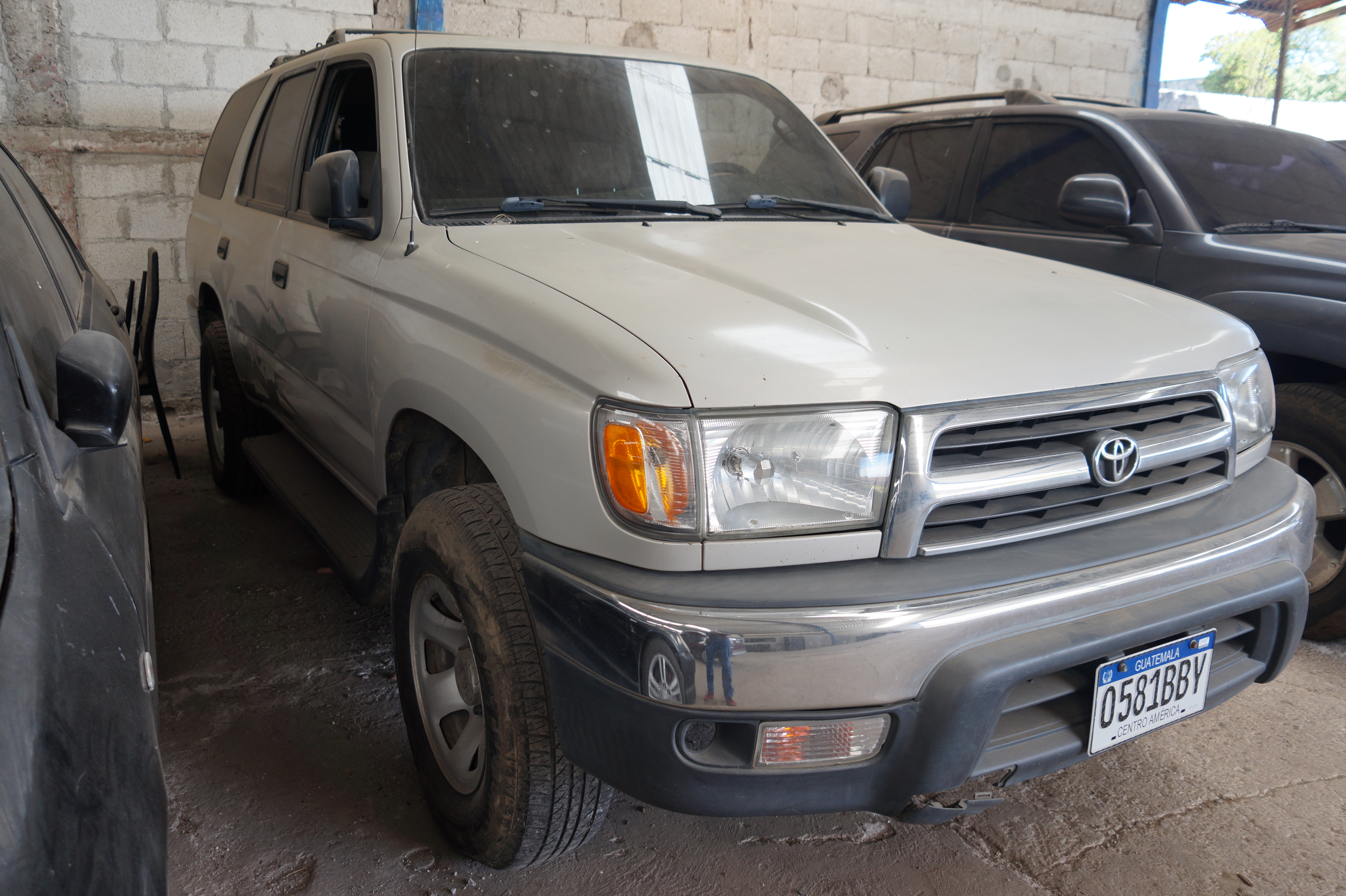 Camioneta Toyota 4Runner 2WD 2000 (lote 13), fotografía 4