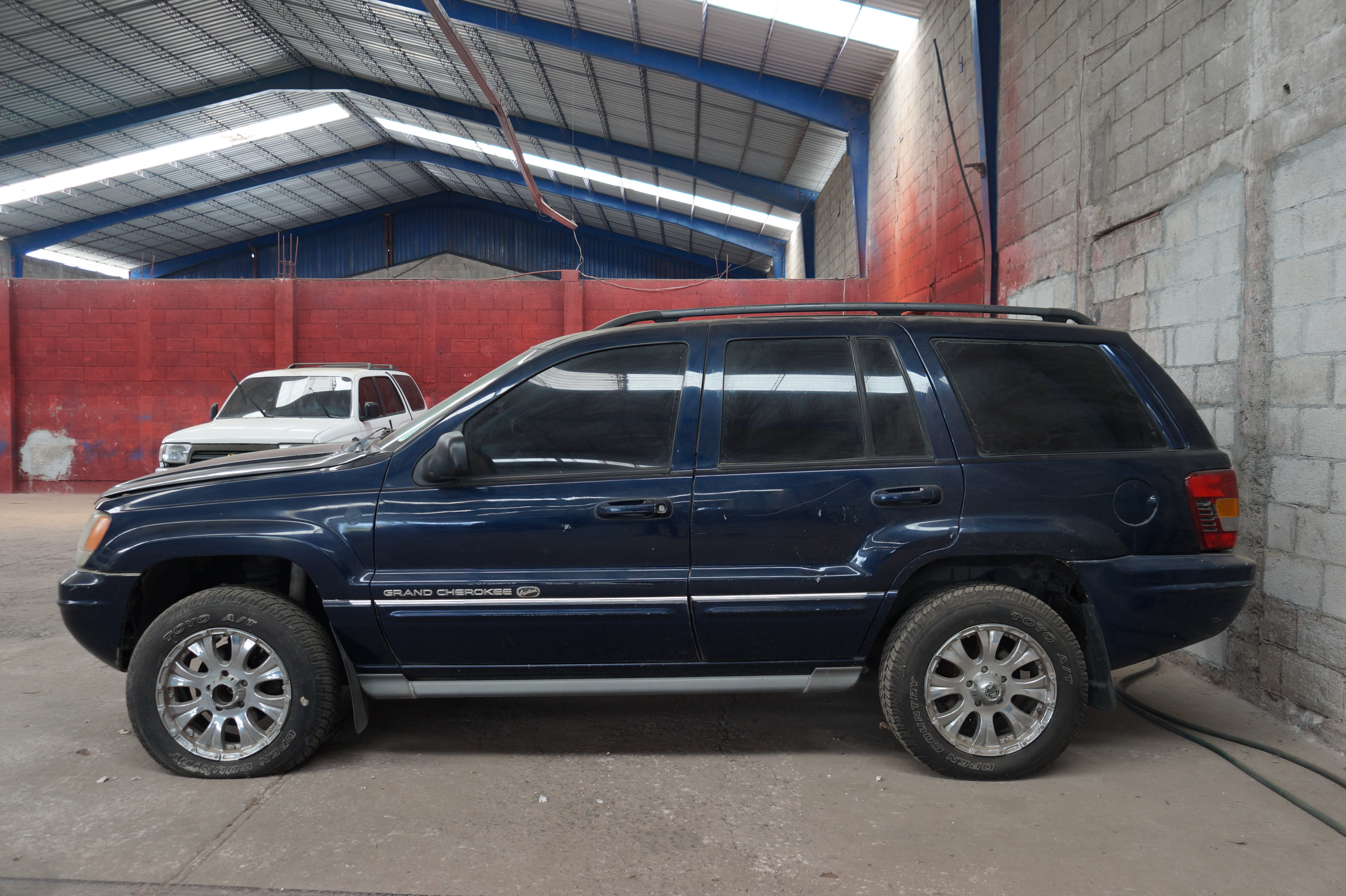Camioneta Jeep GD Cherokee Overland 2004 (lote 14), fotografía 3