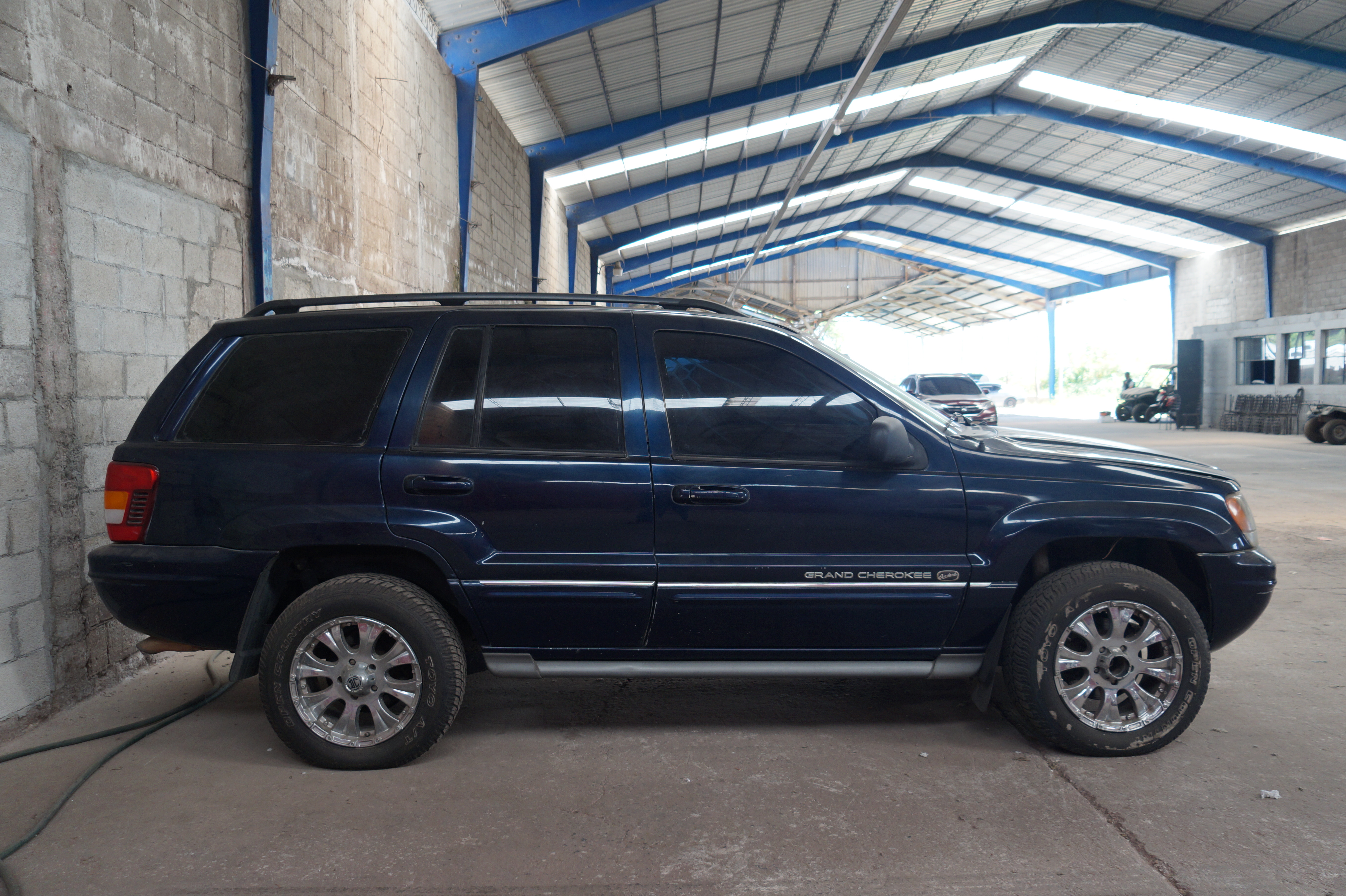 Camioneta Jeep GD Cherokee Overland 2004 (lote 14), fotografía 4