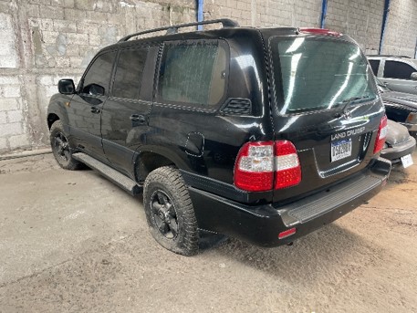 Camioneta Toyota Land Cruiser 2002 (lote 15)