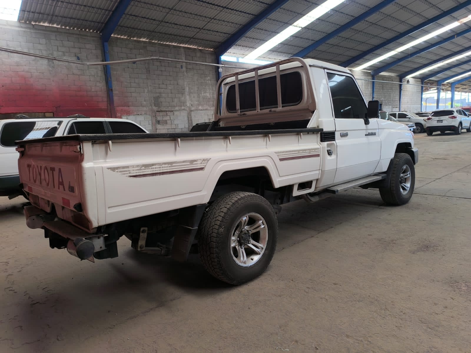 Pick Up Toyota Land Cruiser 2010 (lote 23)