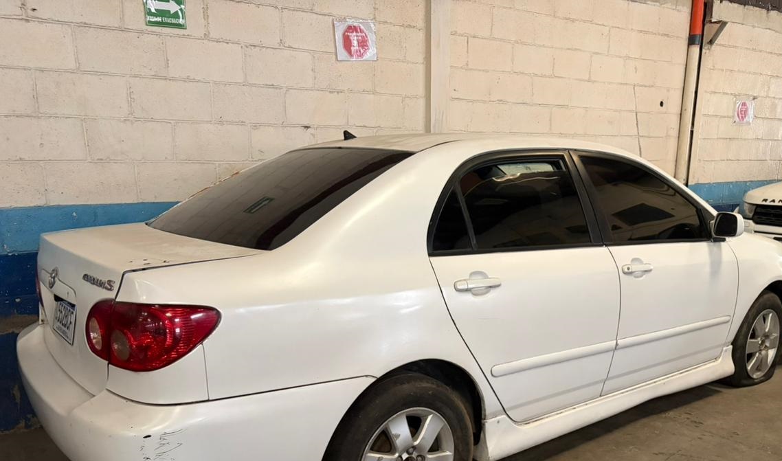 Automóvil Toyota Corolla S 2005 (lote 29), fotografía 3