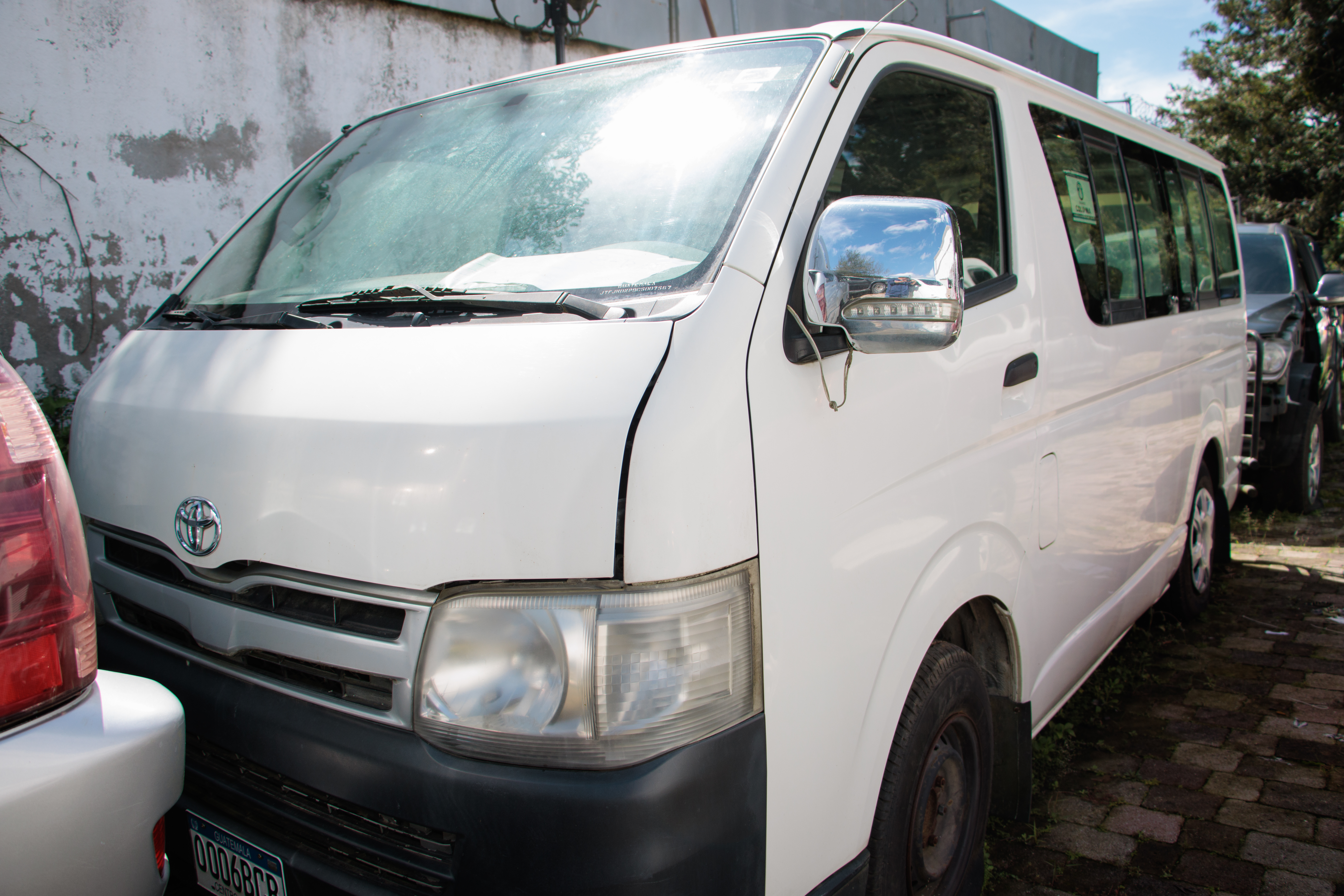 Microbús Toyota Hi Ace 2012 (lote 07)