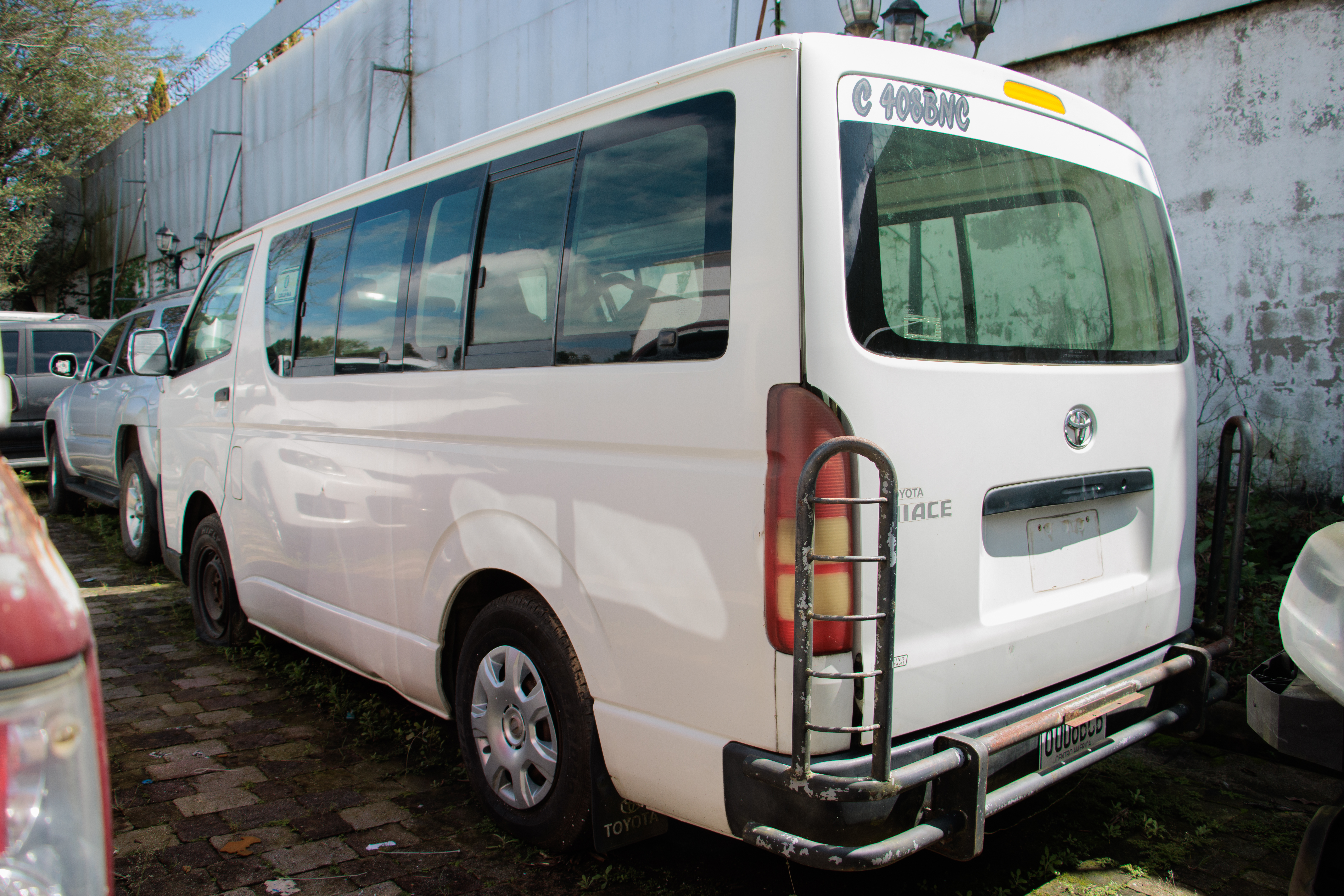 Microbús Toyota Hi Ace 2012 (lote 07), fotografía 3