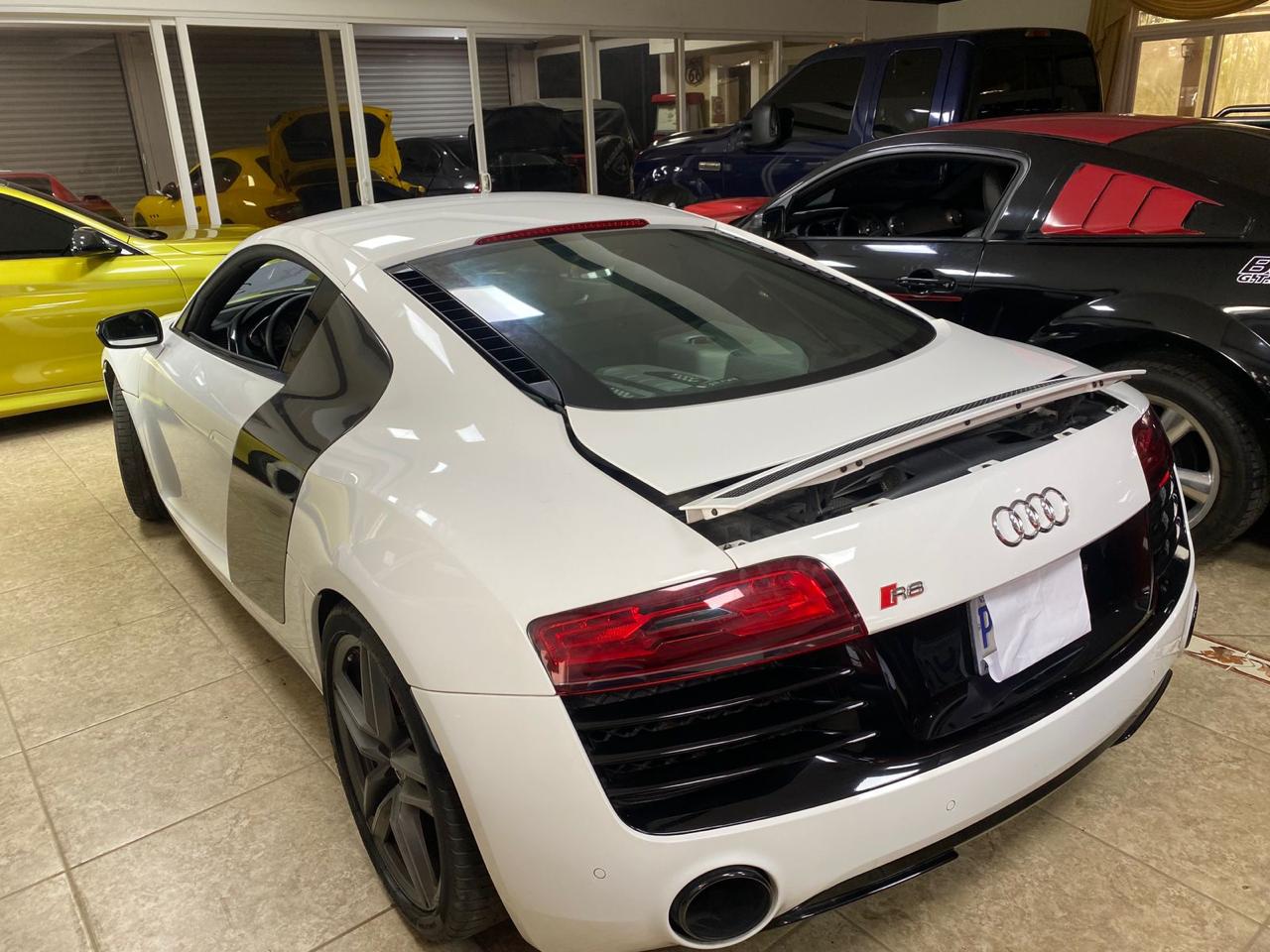 Automóvil Audi R8 2014 (lote 08)