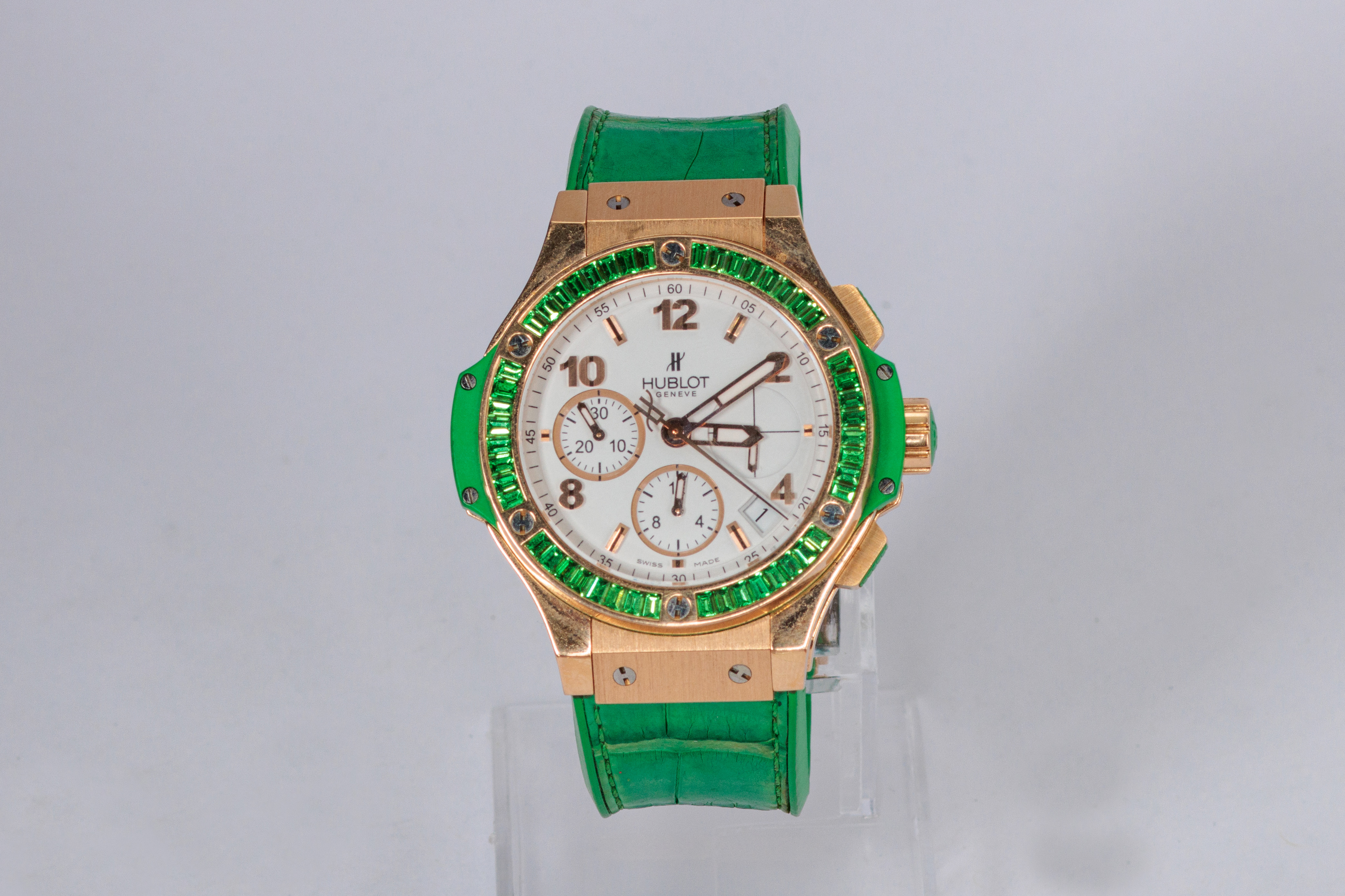 RELOJ: Marca Hublot modelo Big Bang, automático, en oro rosa de 18Kt, con 48 Tsavoritas… (lote 01)