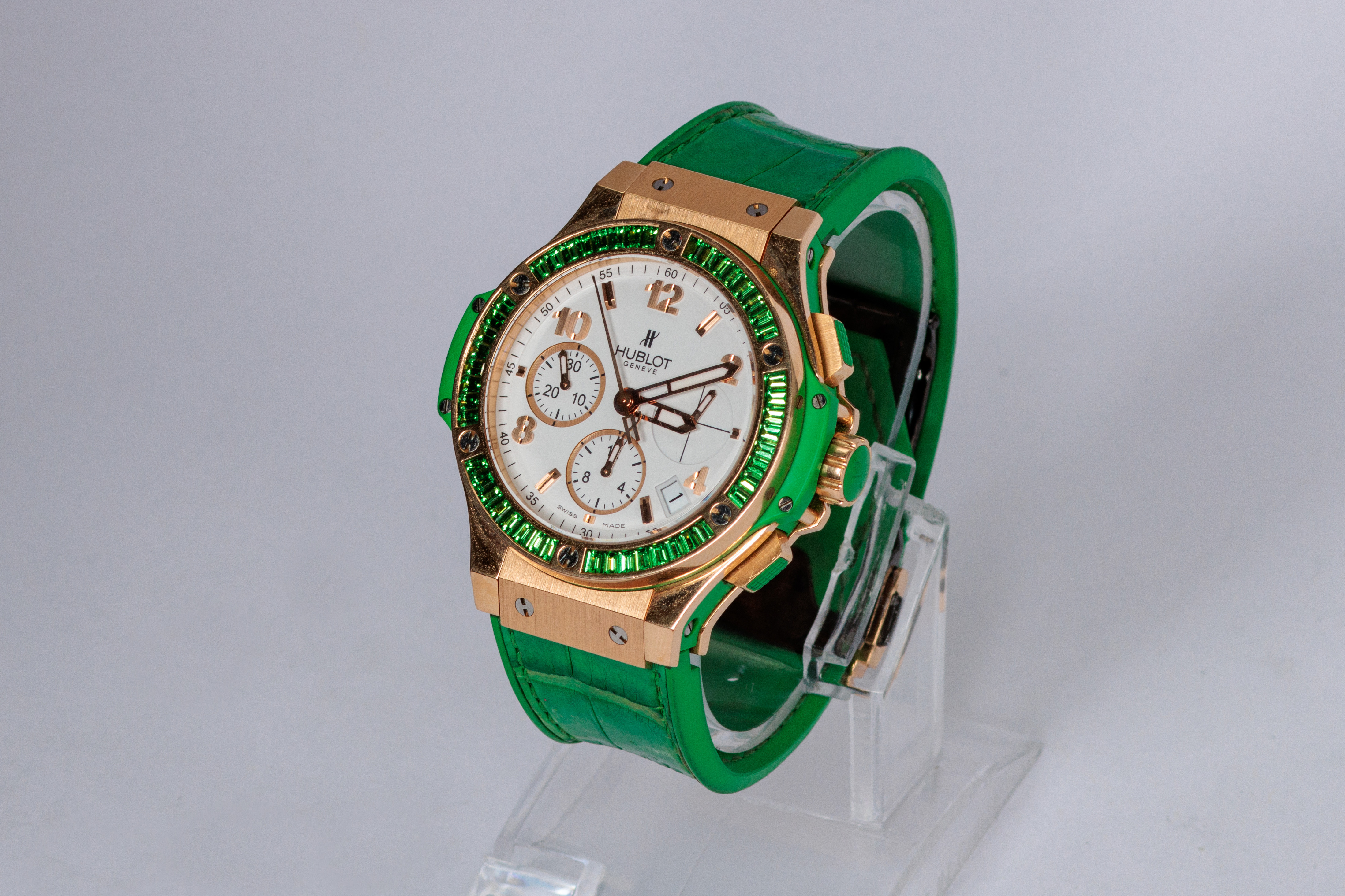 RELOJ: Marca Hublot modelo Big Bang, automático, en oro rosa de 18Kt, con 48 Tsavoritas… (lote 01), fotografía 3