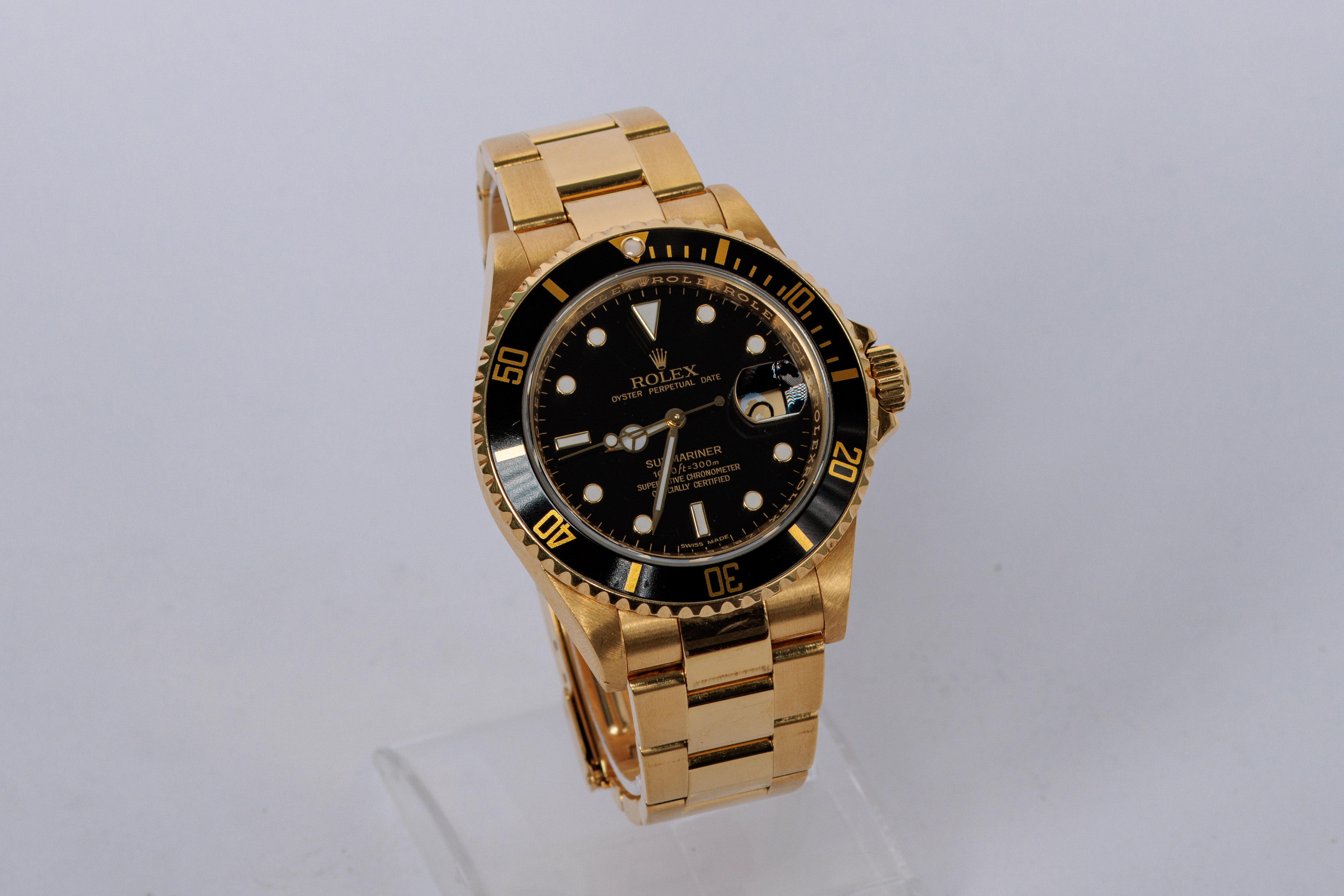RELOJ: Marca Rolex, Submariner Date, automático, en oro amarillo de 18Kt, carátula… (lote 03), fotografía 2