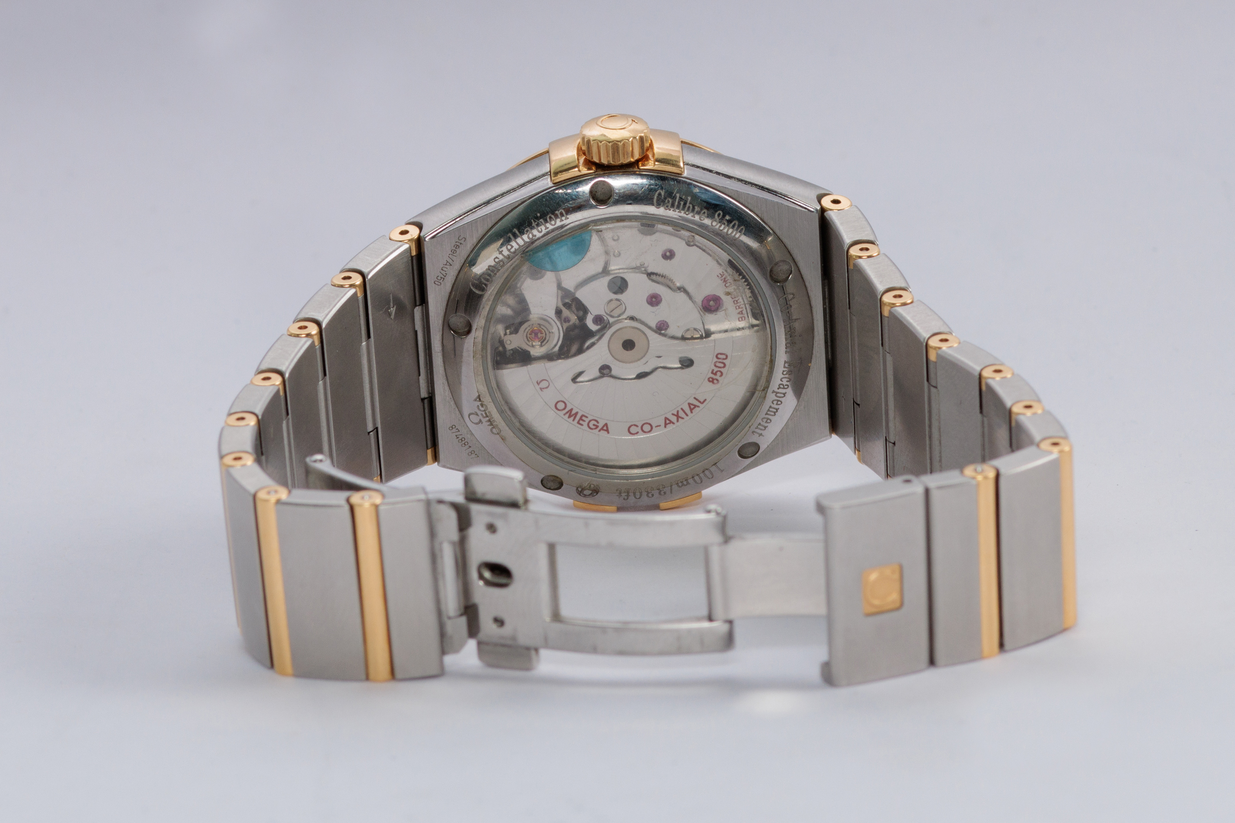 RELOJ: Marca Omega Constellation, automático, en oro amarillo de 18Kt y acero, caja de… (lote 06), fotografía 4