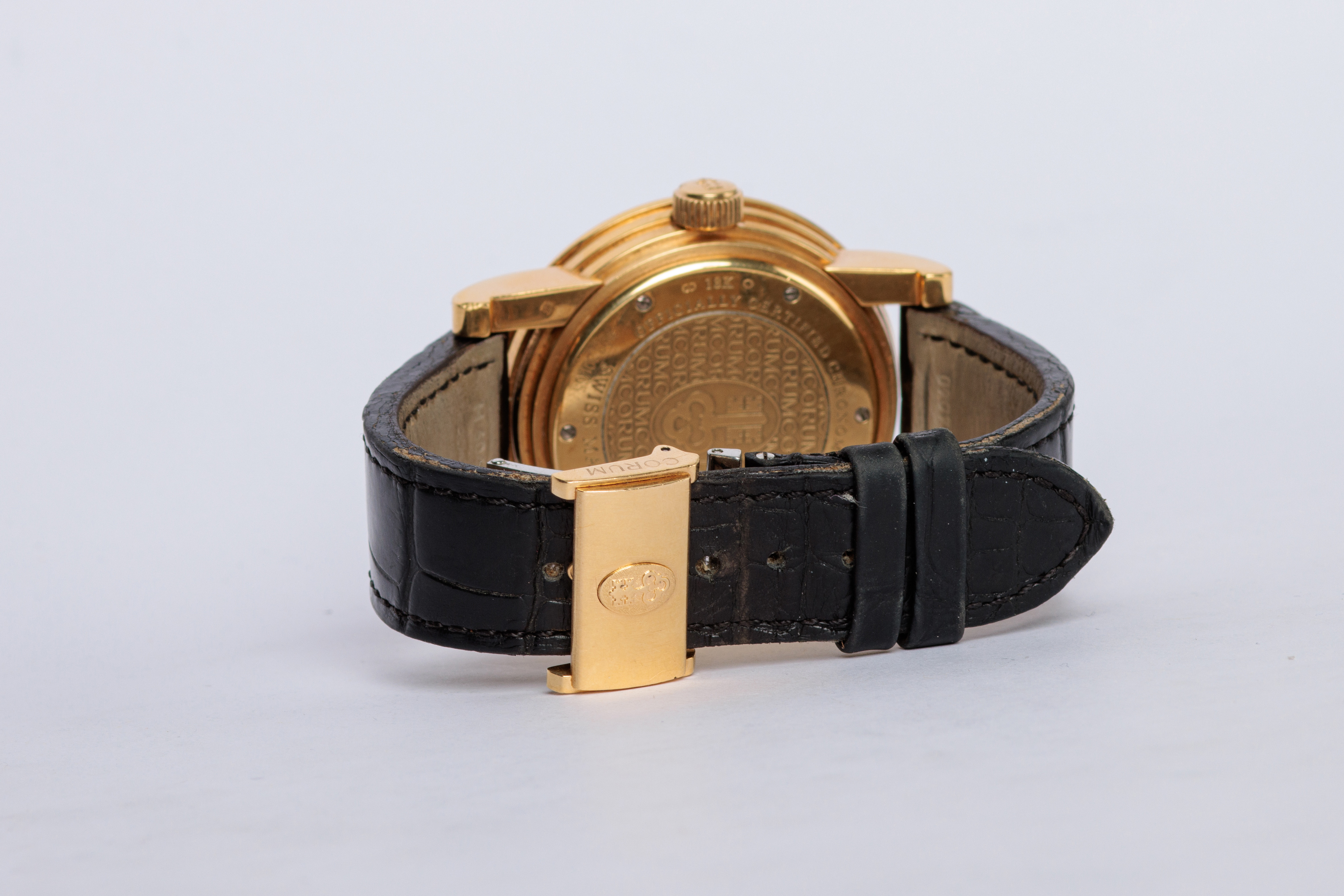 RELOJ: Marca Corum, modelo Grand Date, caja de 42mm, automático, en oro amarillo de… (lote 07), fotografía 3