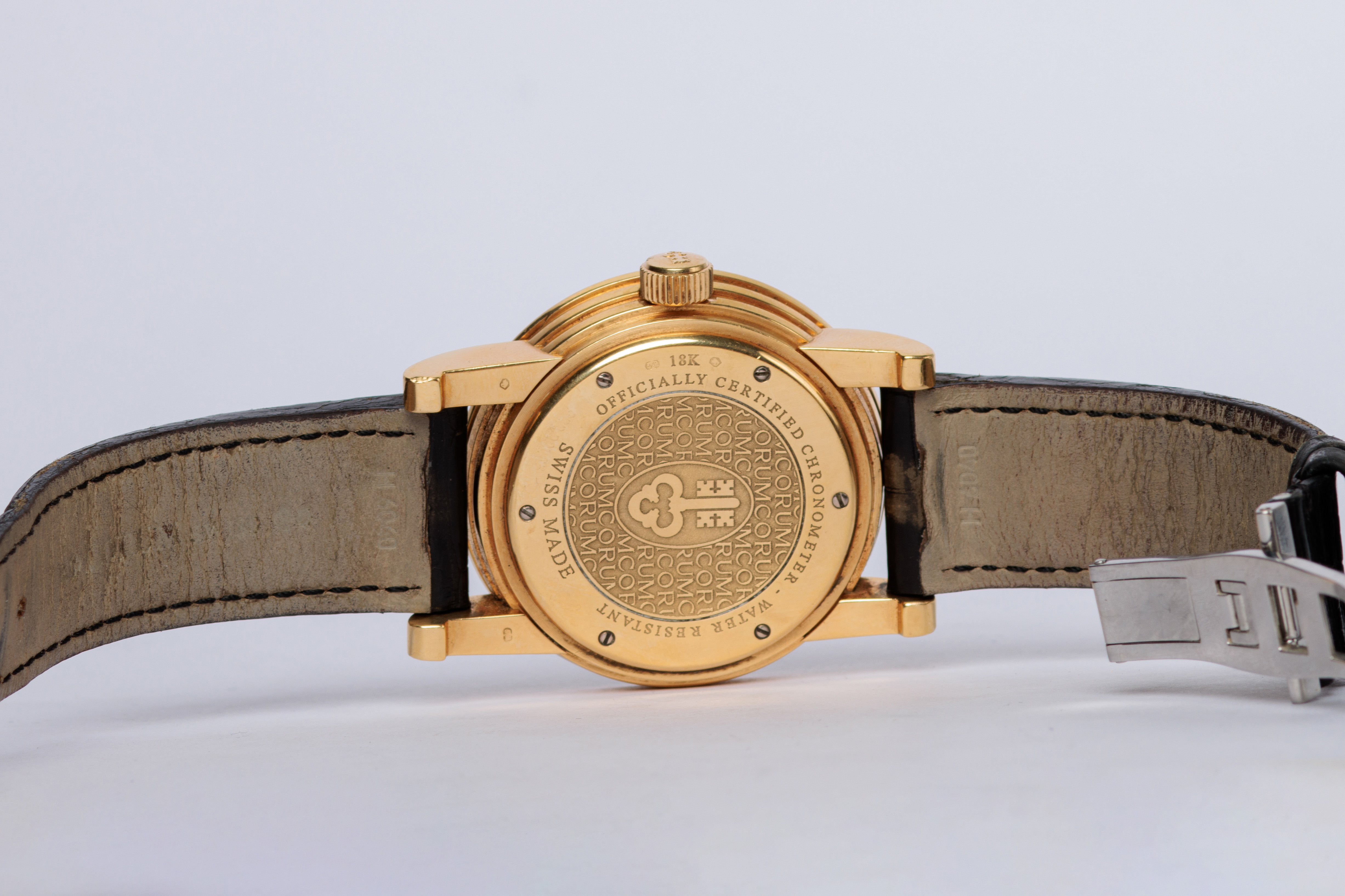 RELOJ: Marca Corum, modelo Grand Date, caja de 42mm, automático, en oro amarillo de… (lote 07), fotografía 4