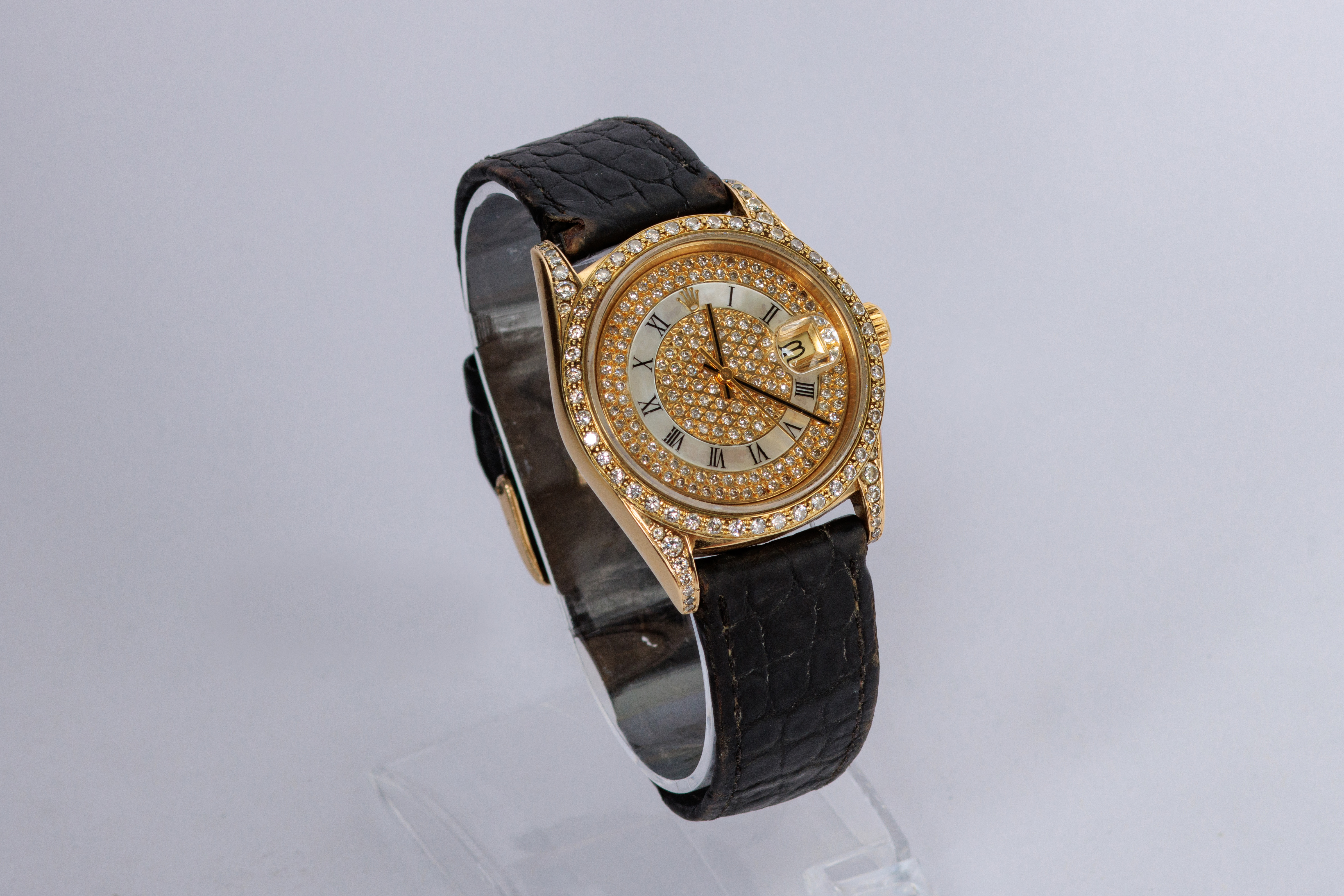RELOJ: Marca Rolex, caja de 36mm, de oro amarillo de 14Kt con pulsera de piel (mal… (lote 08)