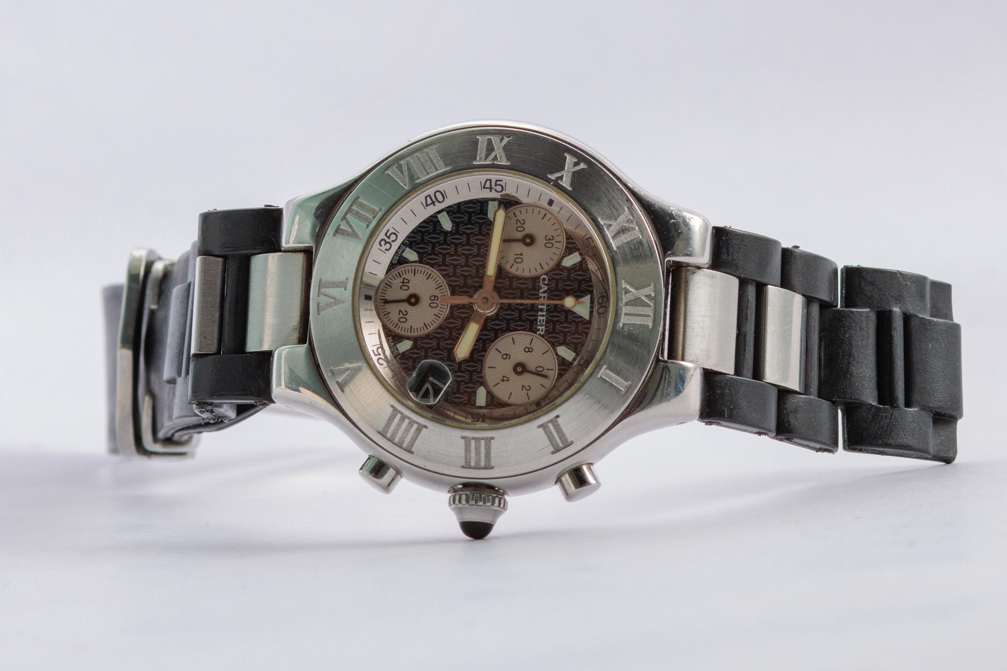 RELOJ: Marca Cartier, carátula negra, acero, imitación (lote 13), fotografía 2