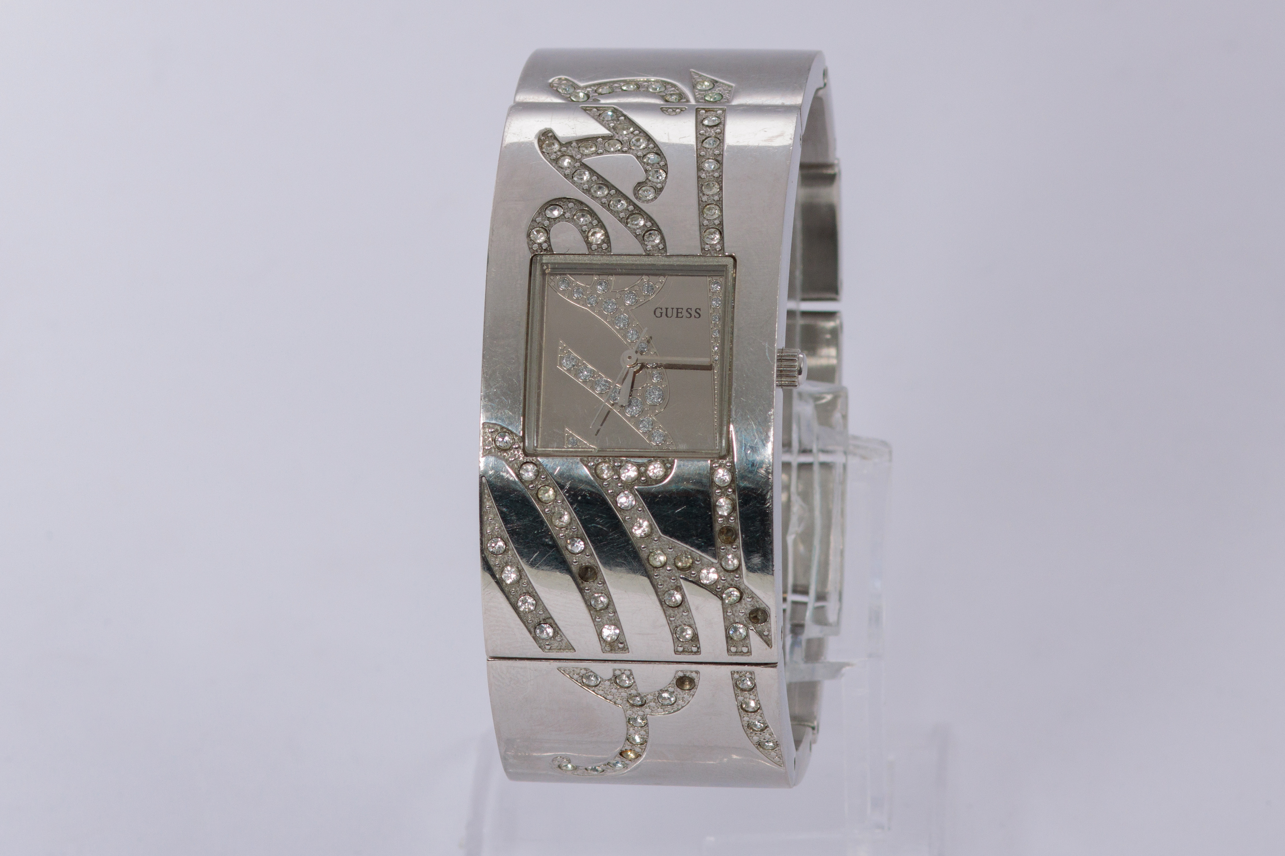 RELOJ: Marca Guess, acero, sin batería (lote 19)