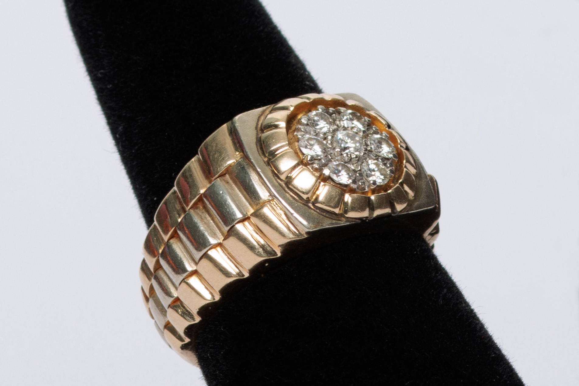 ANILLO: De caballero tipo Rolex de 2 oros amarillo y blanco de 14Kt con 7 diamantes con… (lote 35), fotografía 2