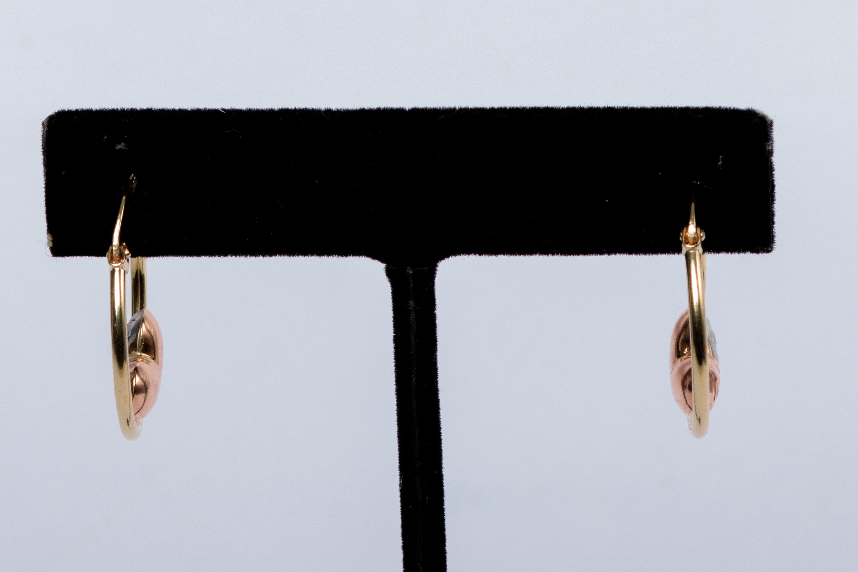 ARETES: En 3 tonos, blanco, rosa y amarillo de 10Kt (lote 43)