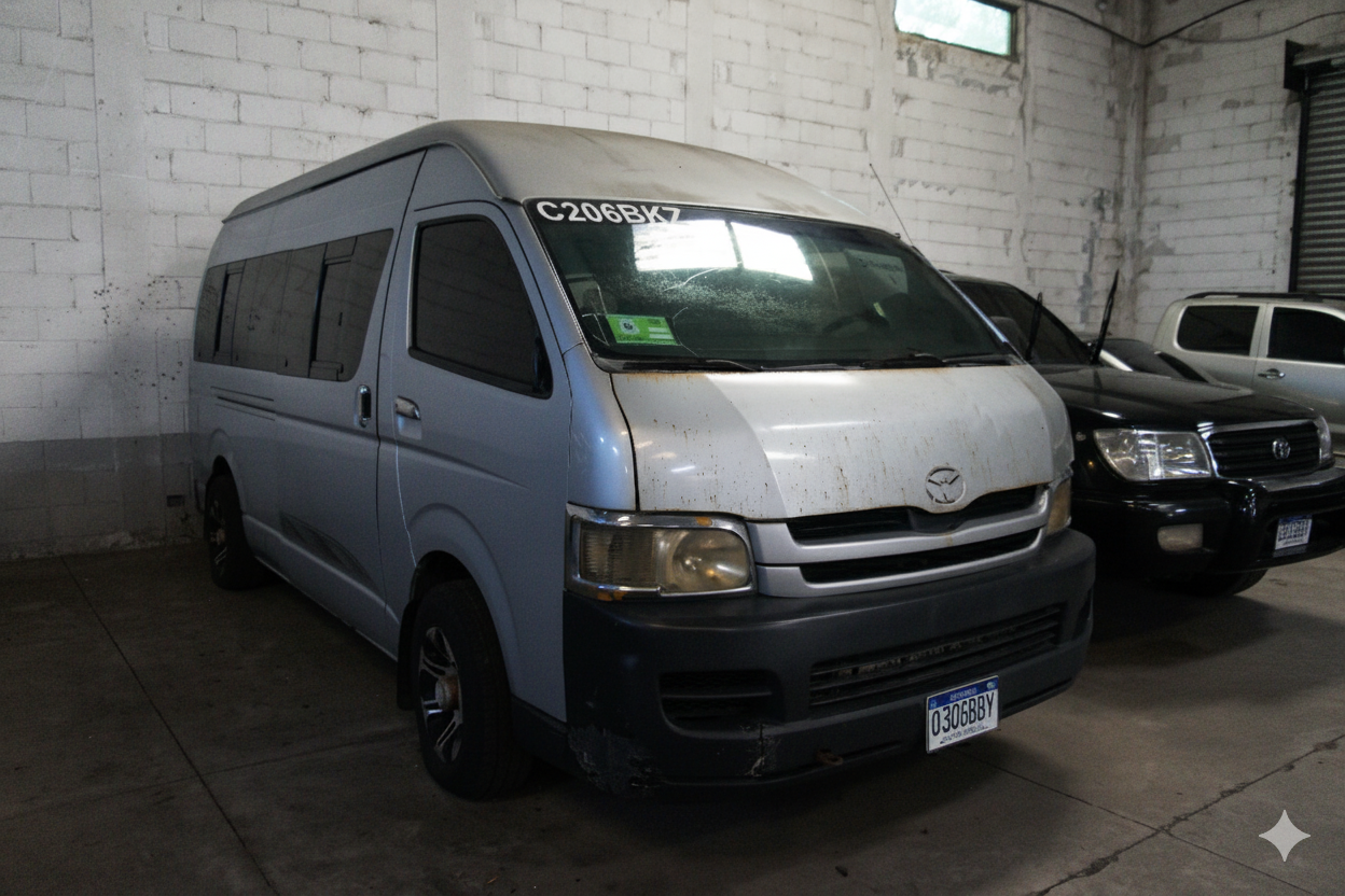 Microbús Toyota HI ACE 2009 (lote 01)