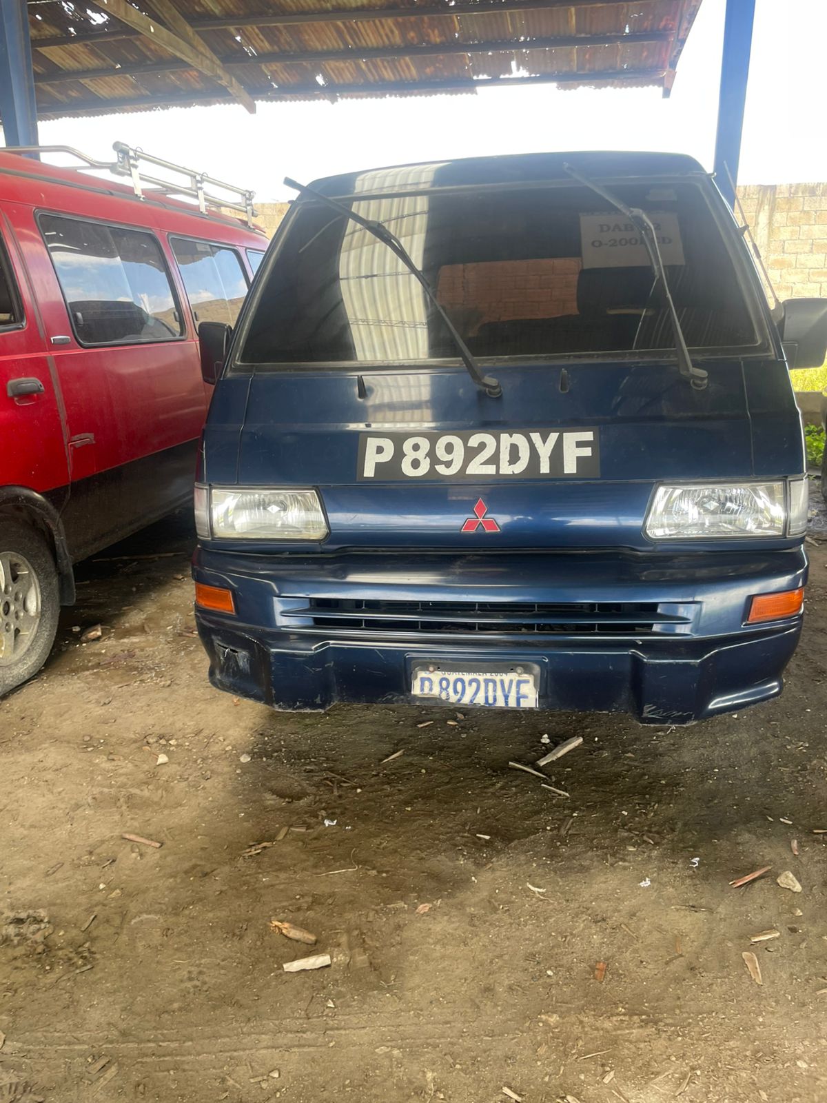Microbús Mitsubishi L300 2011 (lote 12)