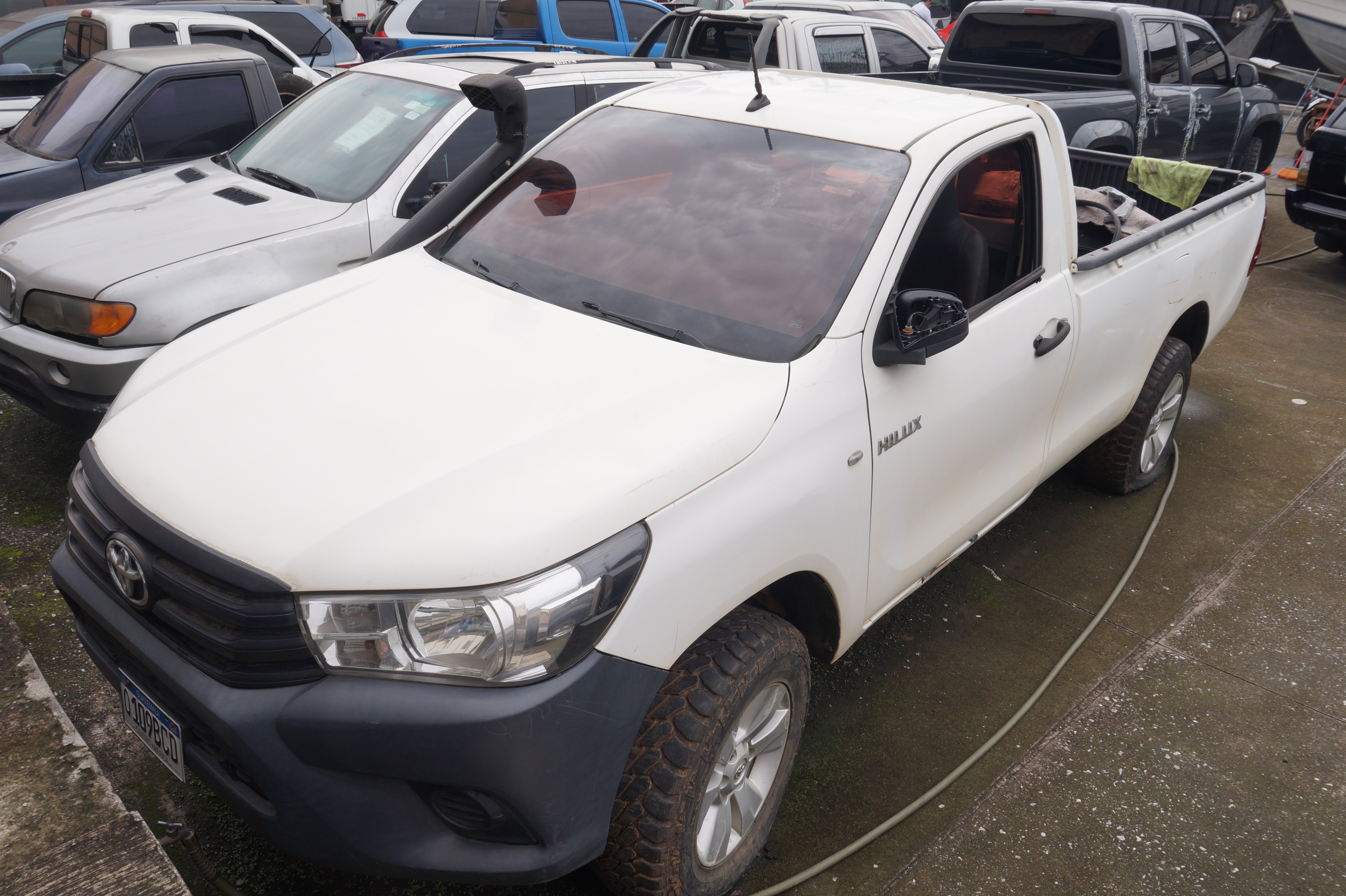 Pick up Toyota Hilux 2016 (lote 17)